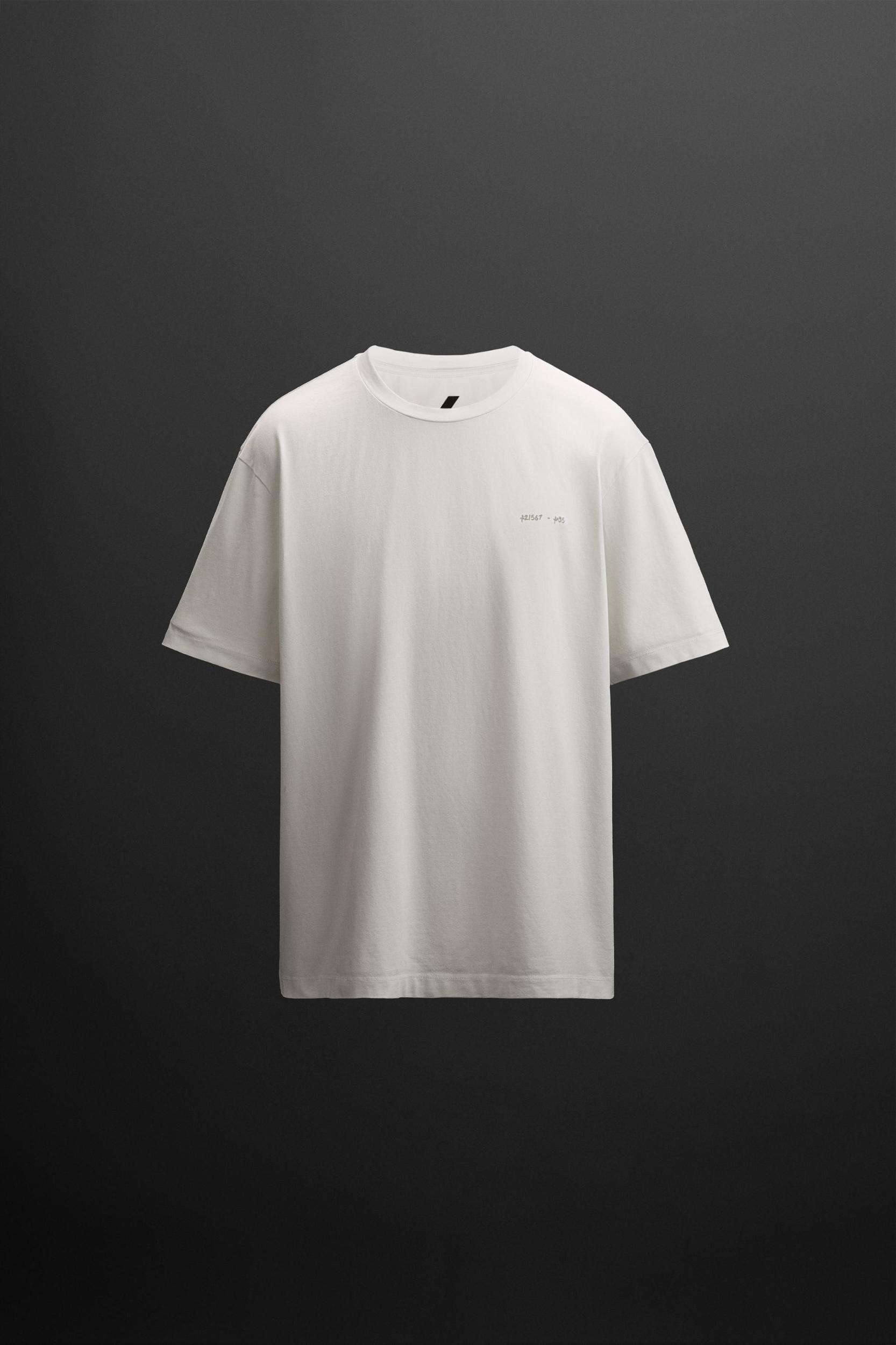 GRAPHIC PRINT T-SHIRT Product Image