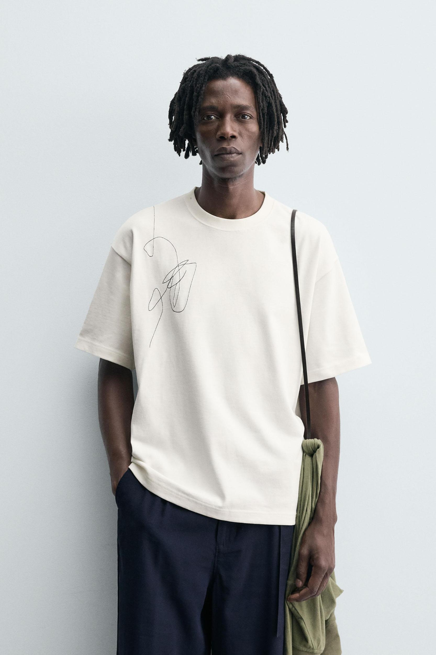 EMBROIDERED PHOTO PRINT T-SHIRT Product Image