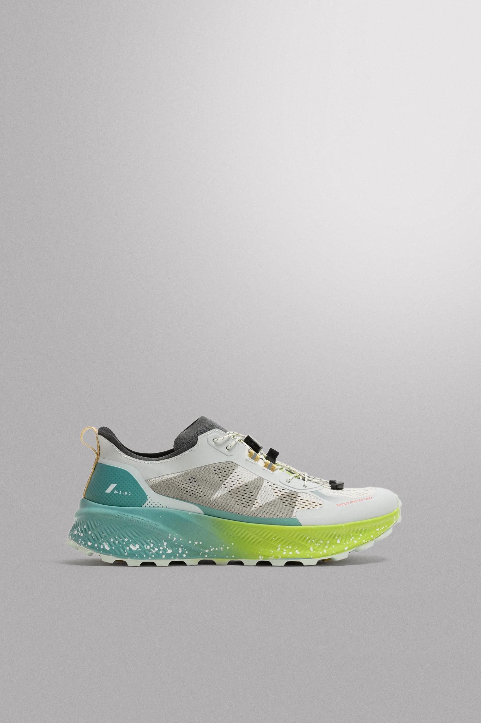 RUNNING SHOES Product Image