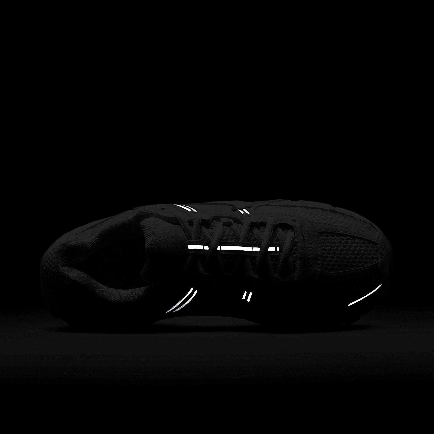 Nike Womens Zoom Vomero 5 Shoes with Reflective Accents | FJ2028-104 Product Image
