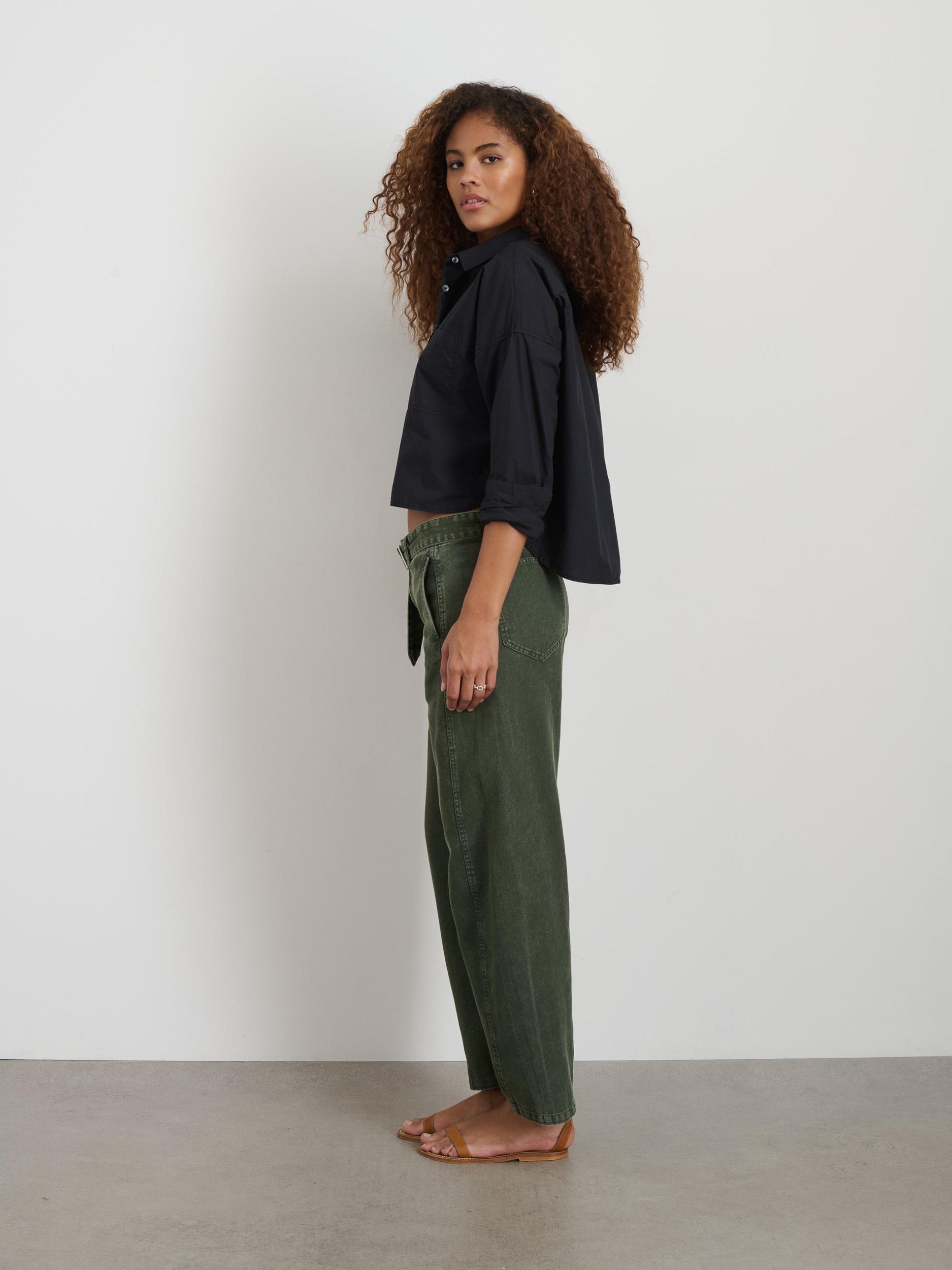 Cropped Jo Shirt in Cotton Poplin Product Image
