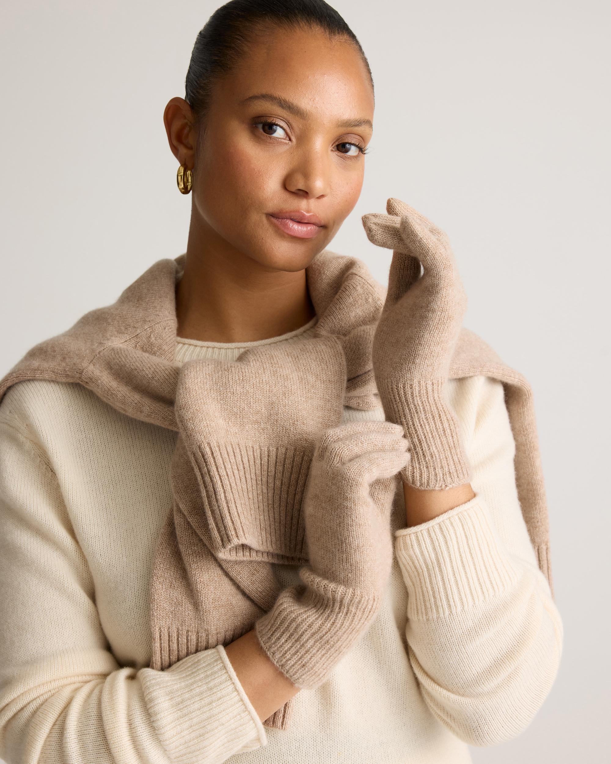 Quince | Women's Mongolian Cashmere Gloves Product Image