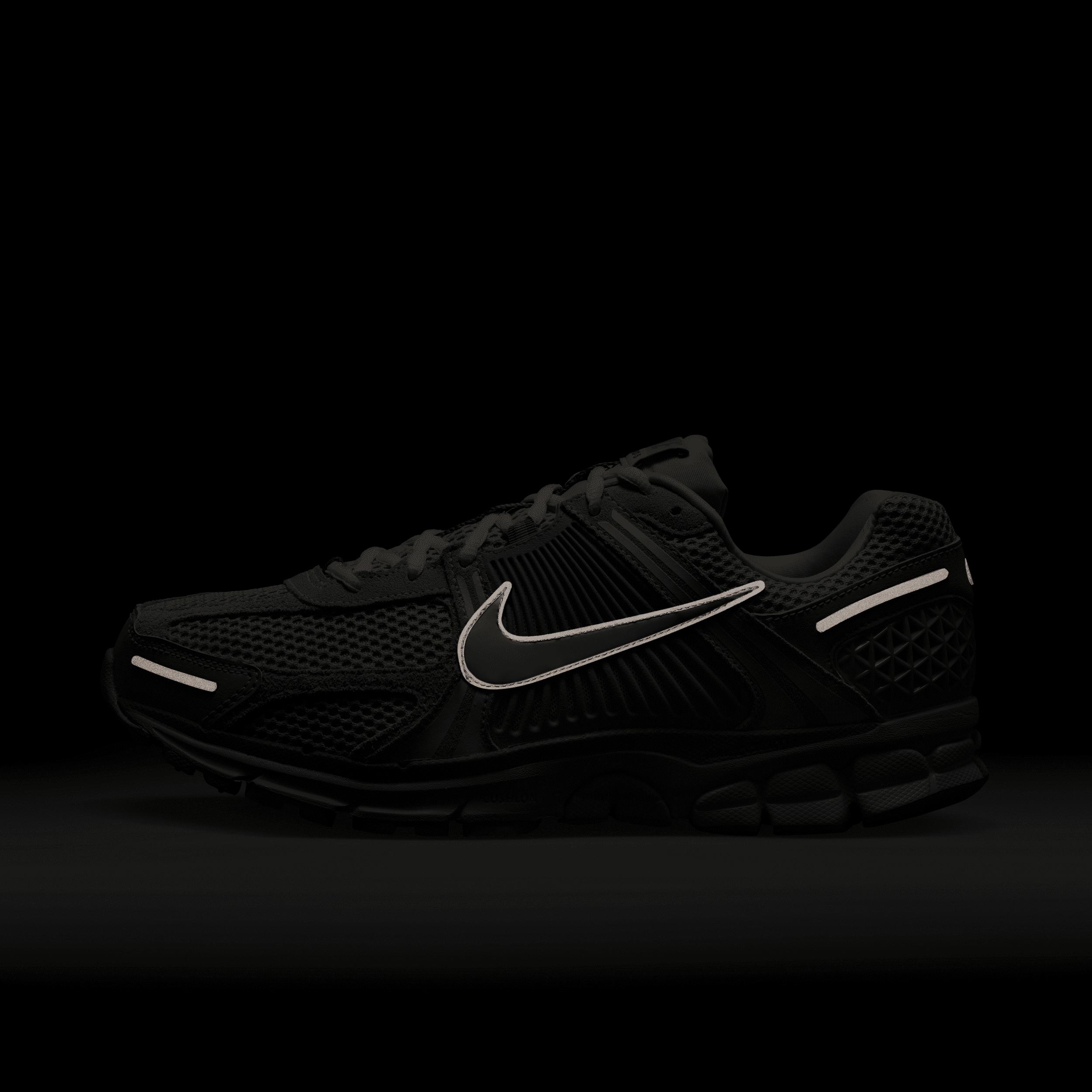 Nike Men's Zoom Vomero 5 SE Shoes Product Image