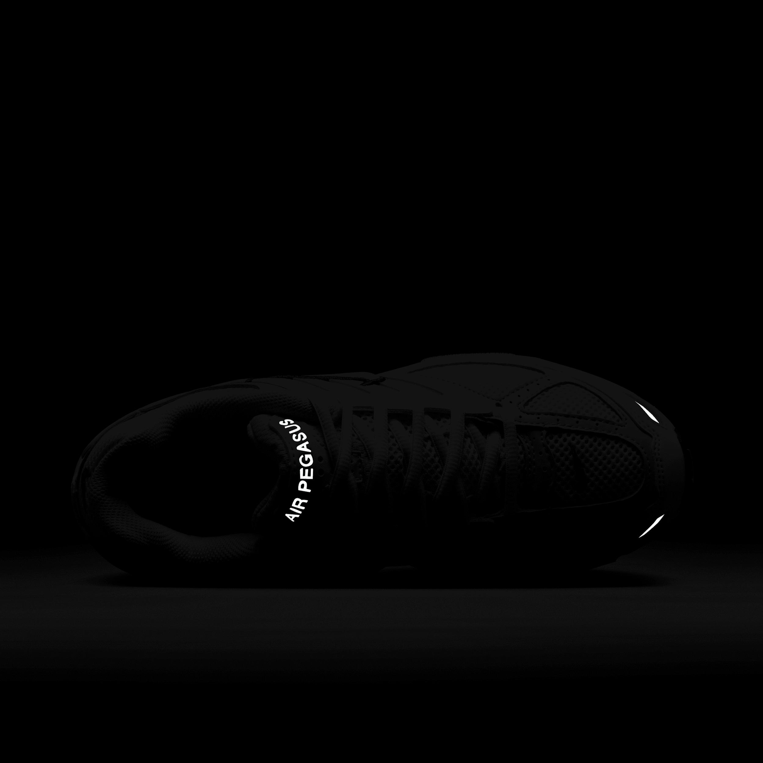 Nike Womens Air Pegasus 2005 Shoes | HQ5718-600 Product Image