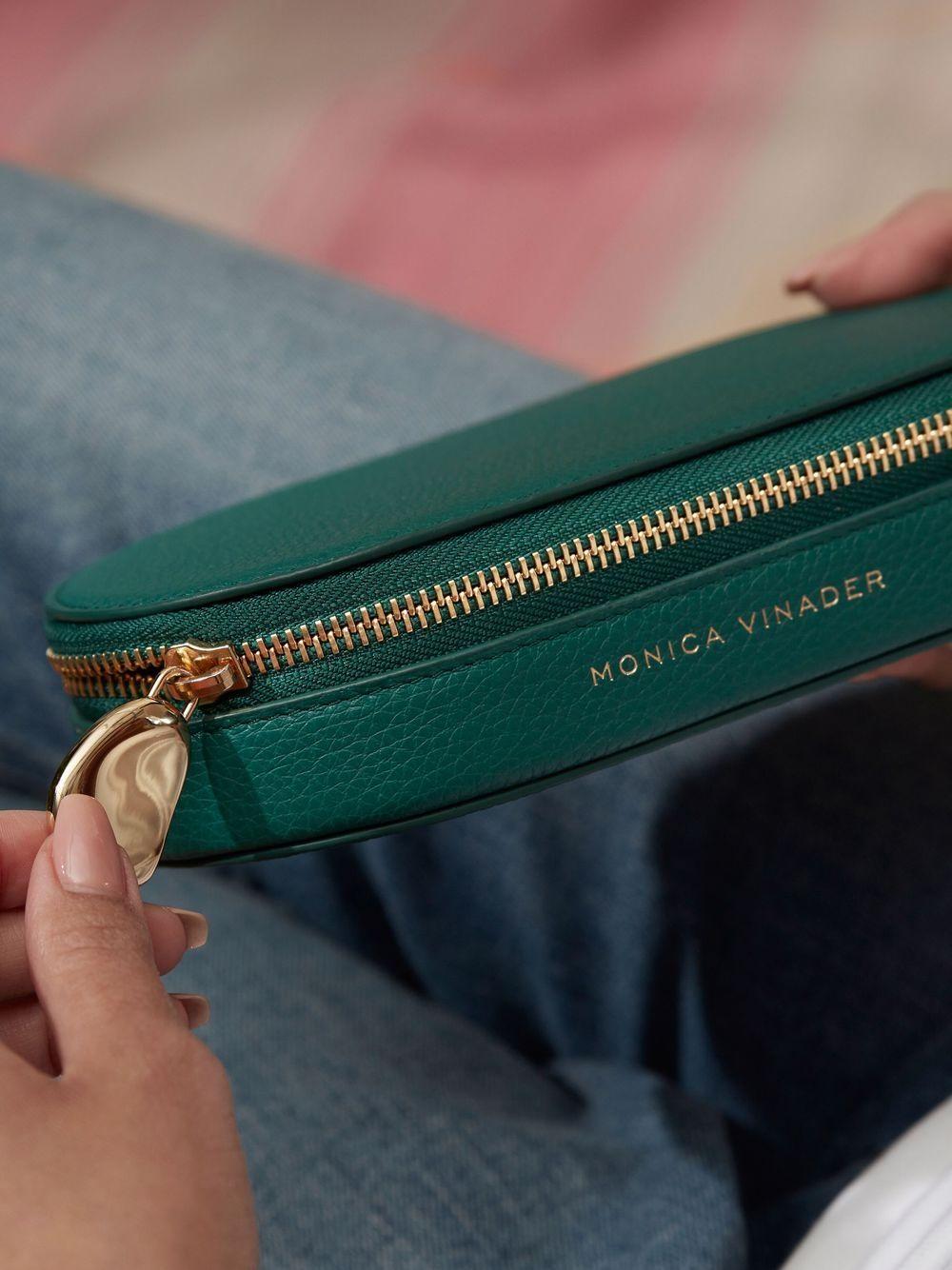 oval leather jewellery box Product Image