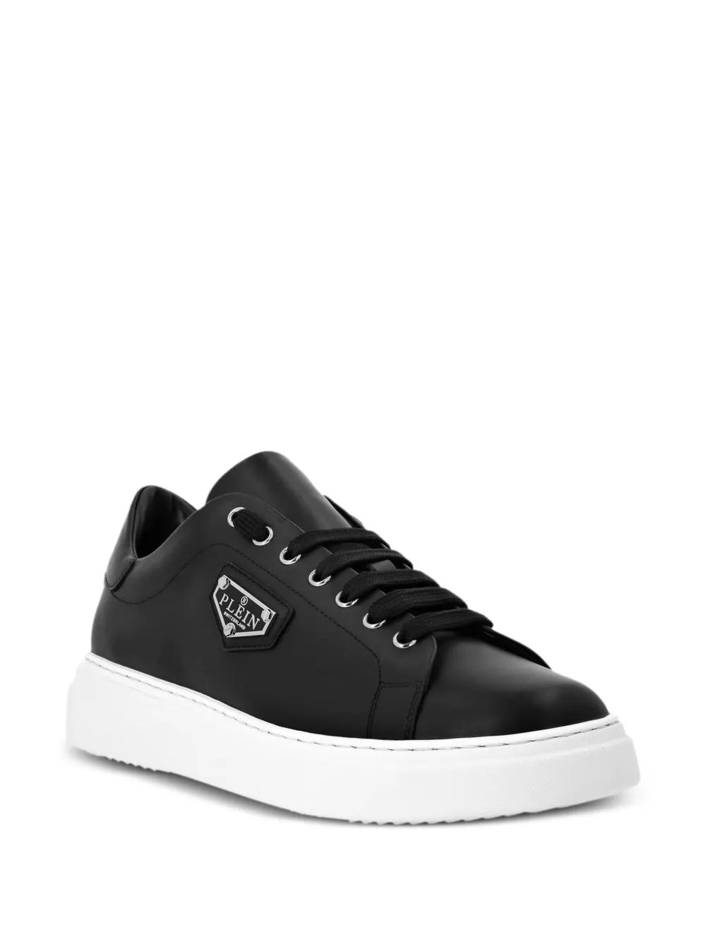 logo-plaque leather sneakers Product Image