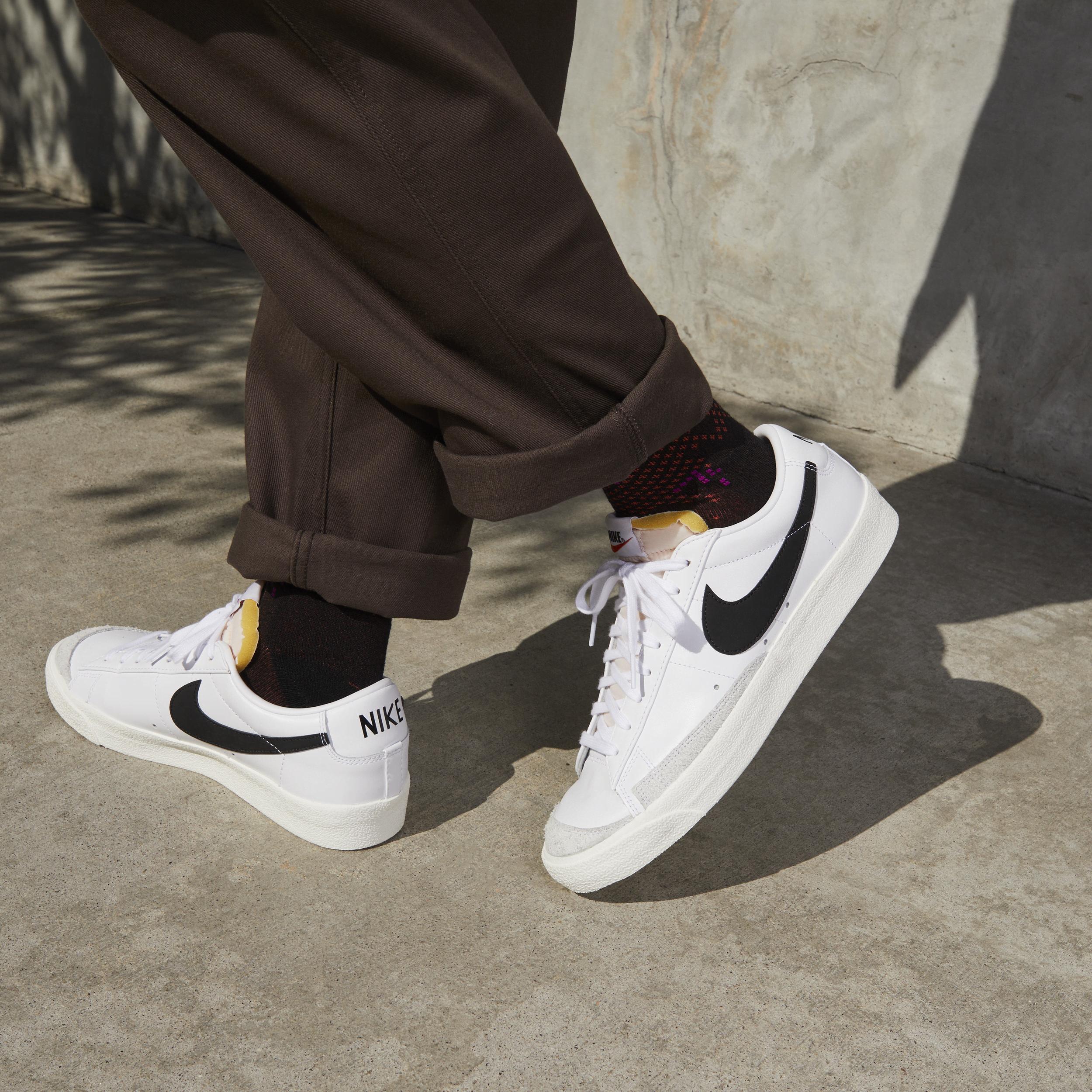 Nike Mens Blazer Low 77 Vintage Shoes | DA6364-101 Product Image