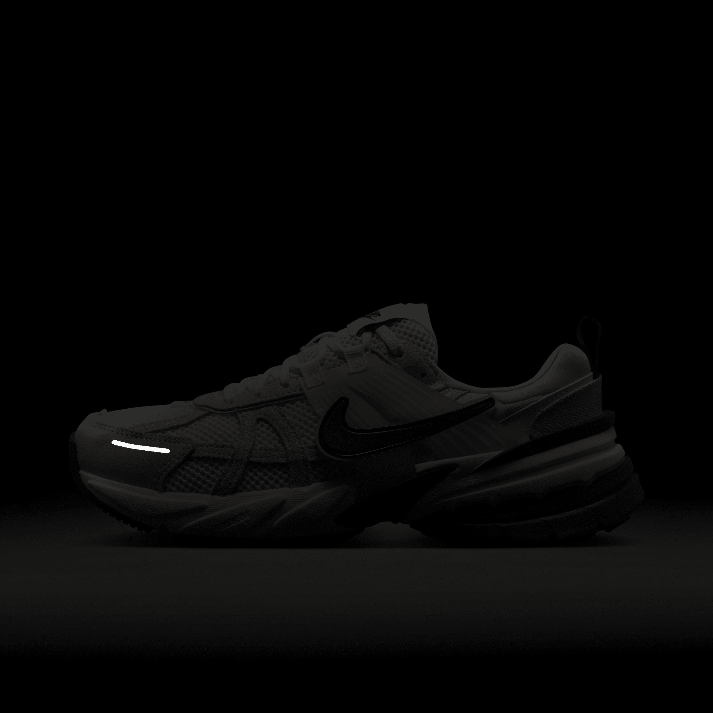 Nike Womens V2K Run SE Shoes | HQ3500-100 Product Image
