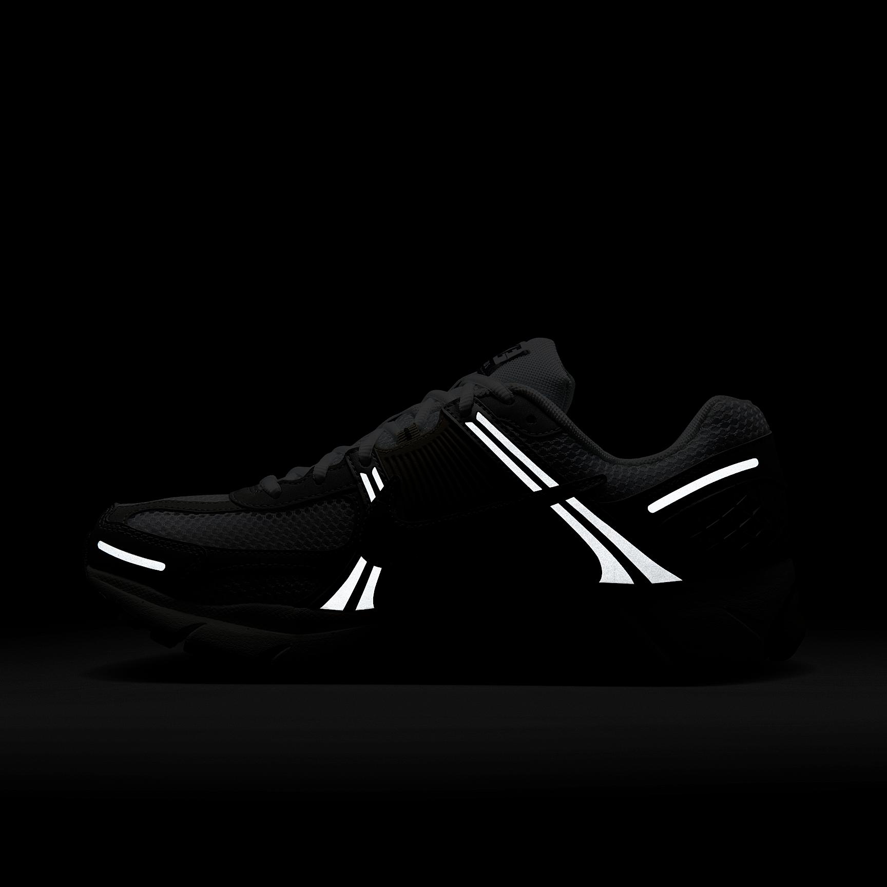 Nike Men's Zoom Vomero 5 Shoes Product Image