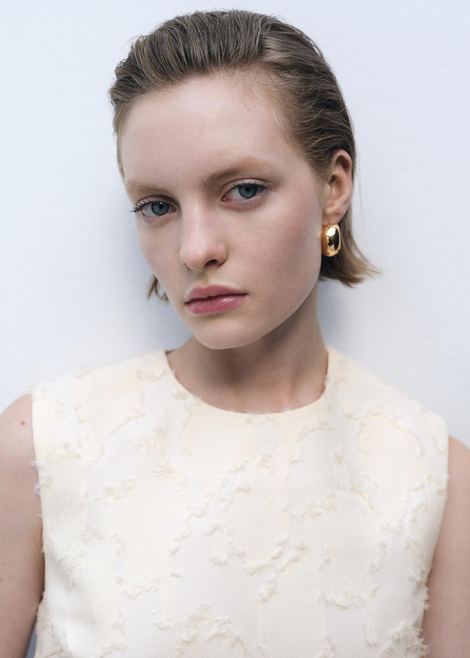 Textured crop top - Women | MANGO USA Product Image