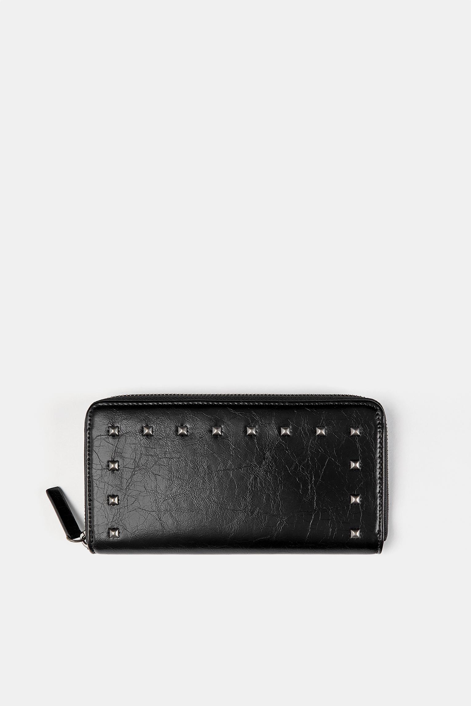 Studded wallet Product Image