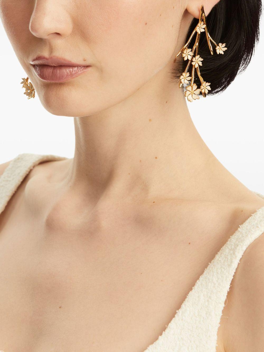 flower-detailing earrings  Product Image