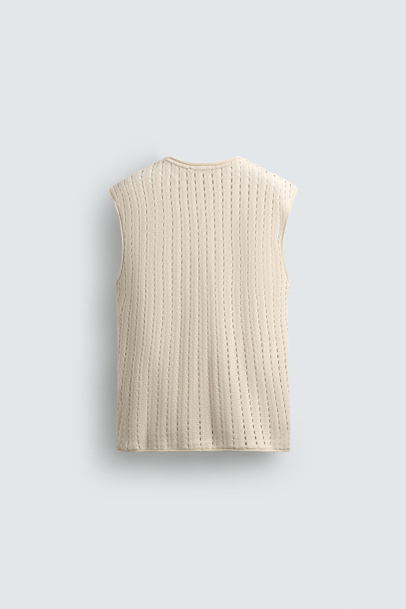 SLEEVELESS KNIT T-SHIRT Product Image