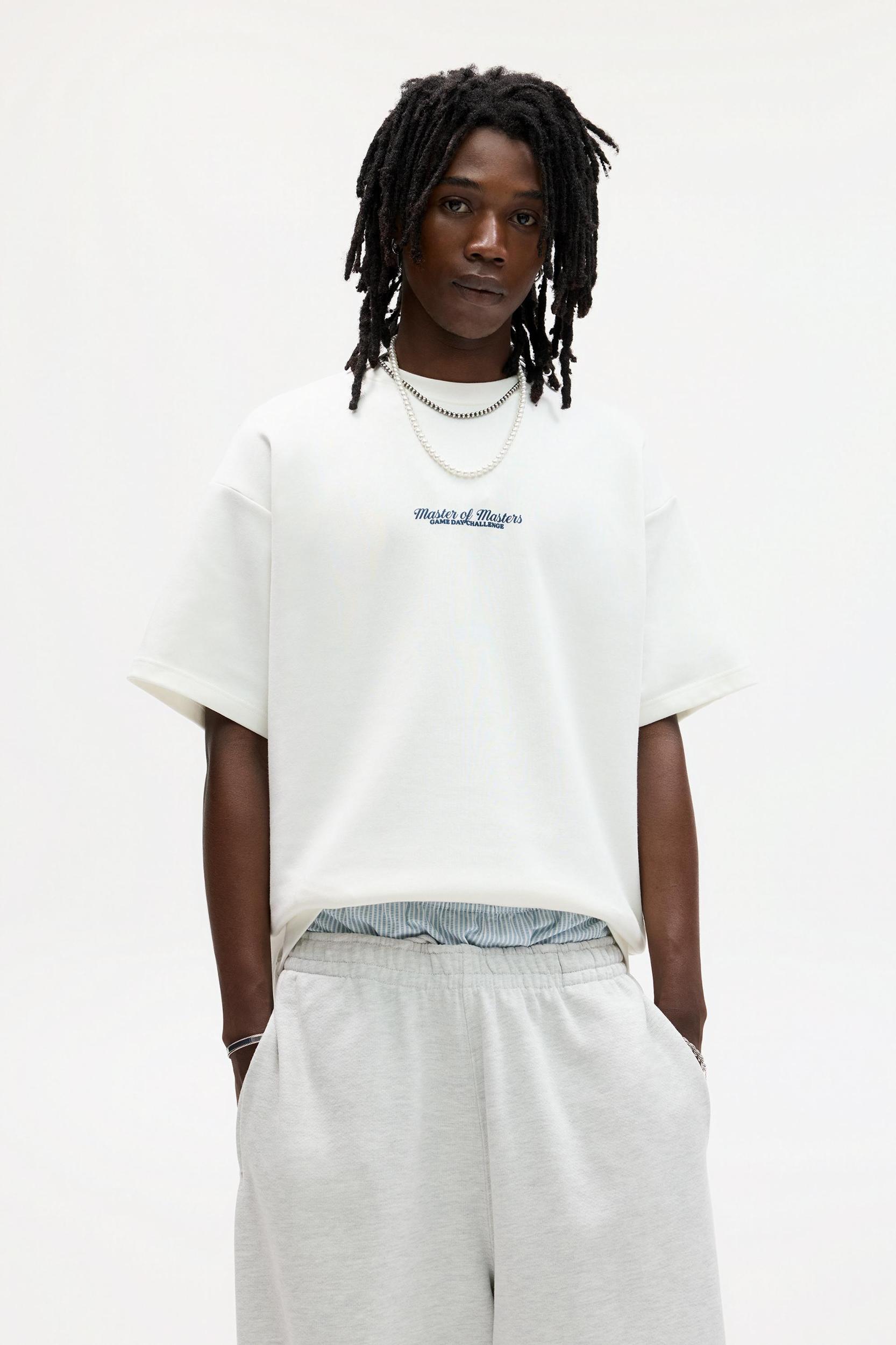 Embroidered short sleeve sweatshirt Product Image