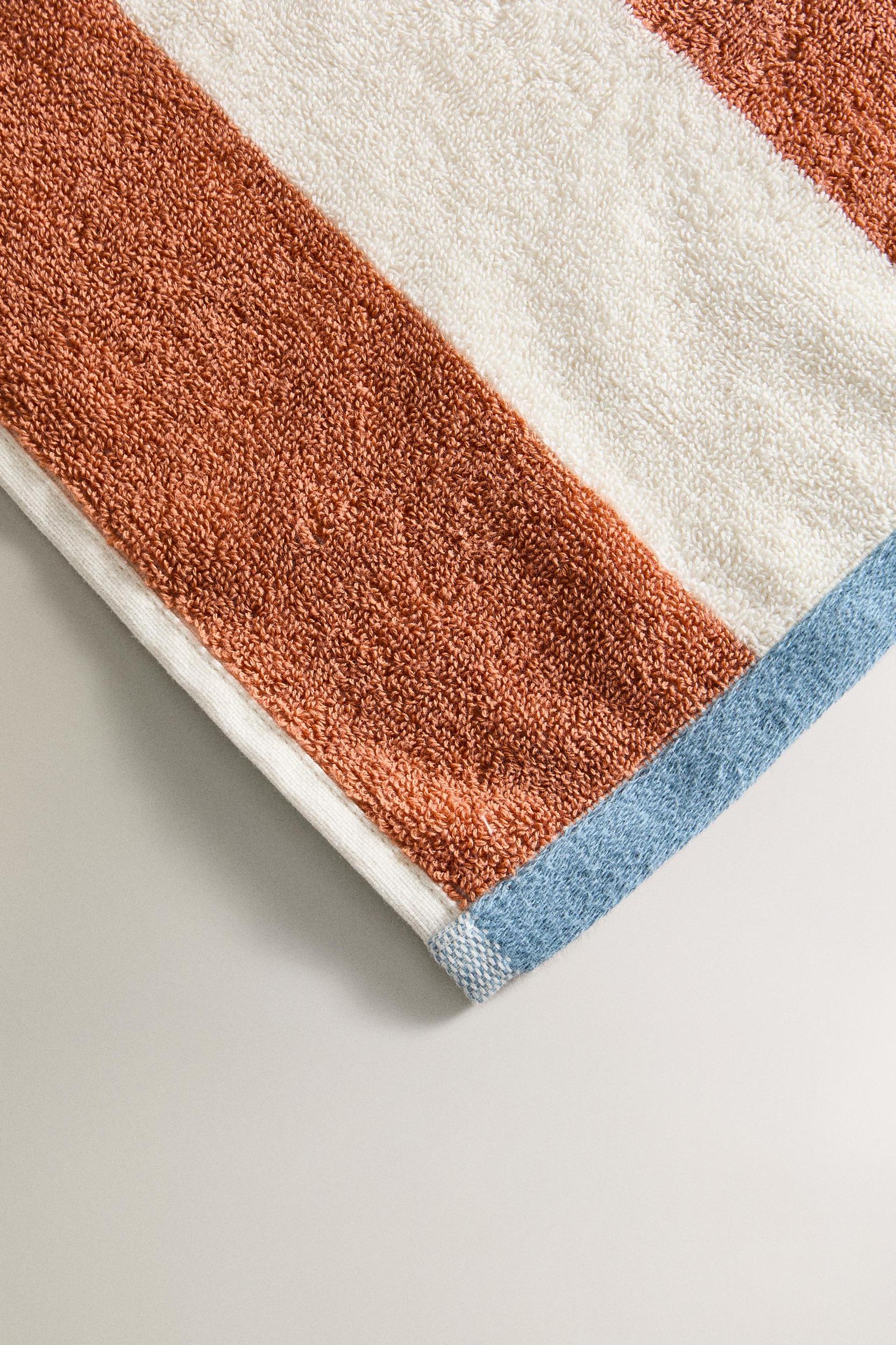 REVERSIBLE STRIPED COTTON TOWEL Product Image
