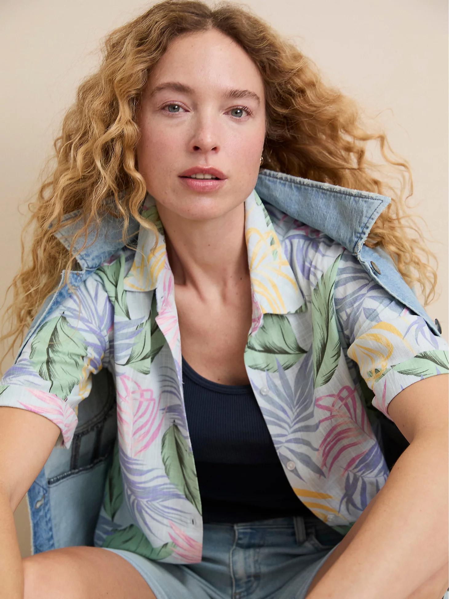 Women's Crop Fit Camp Shirt | Women's Tops & Tees | Lee® Product Image