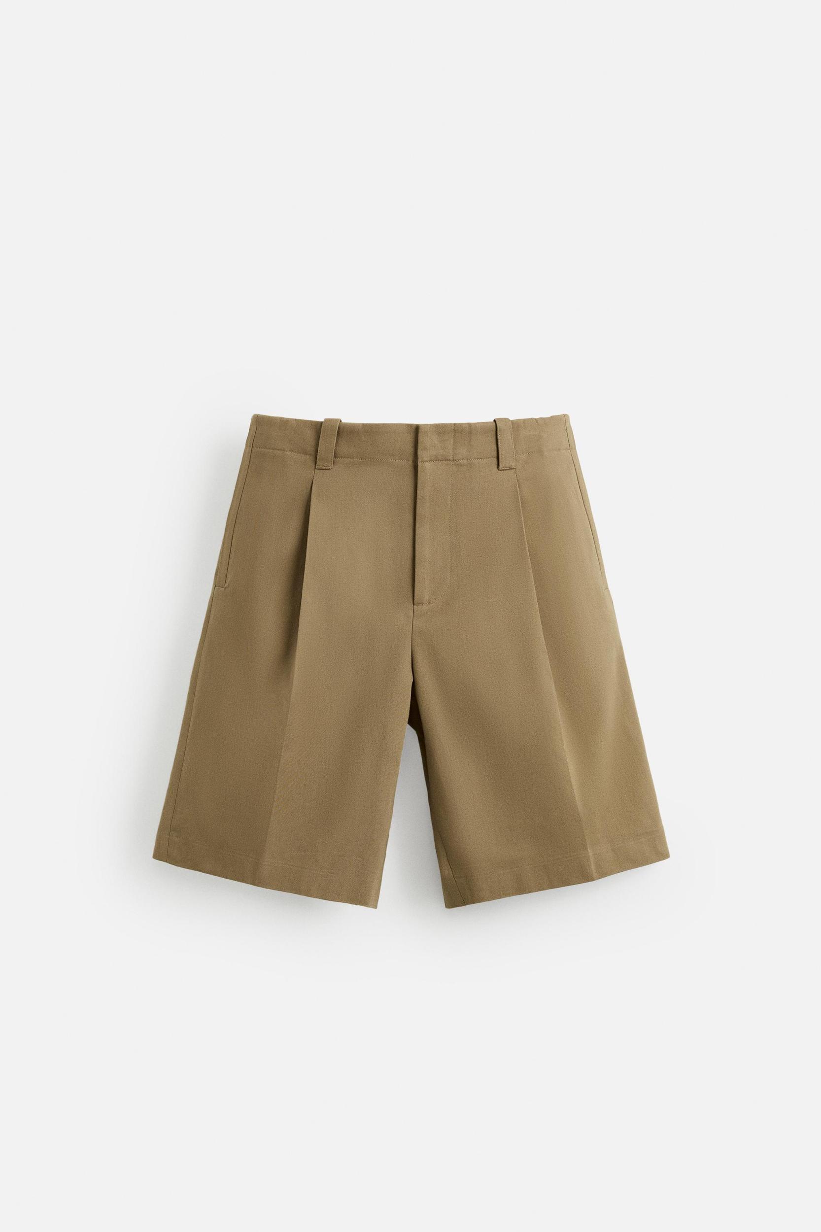 RELAXED FIT PLEATED SHORTS Product Image