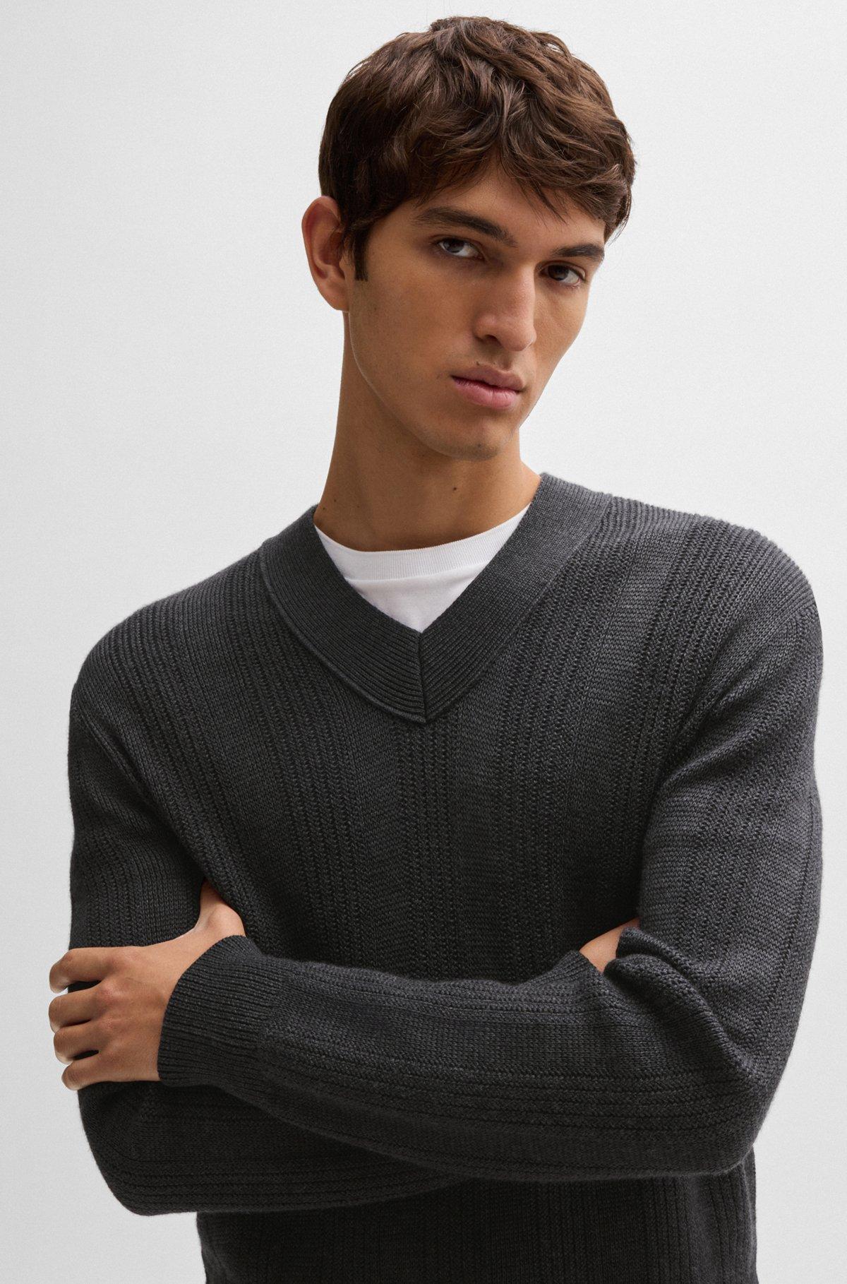 Mixed-structure V-neck sweater in wool Product Image