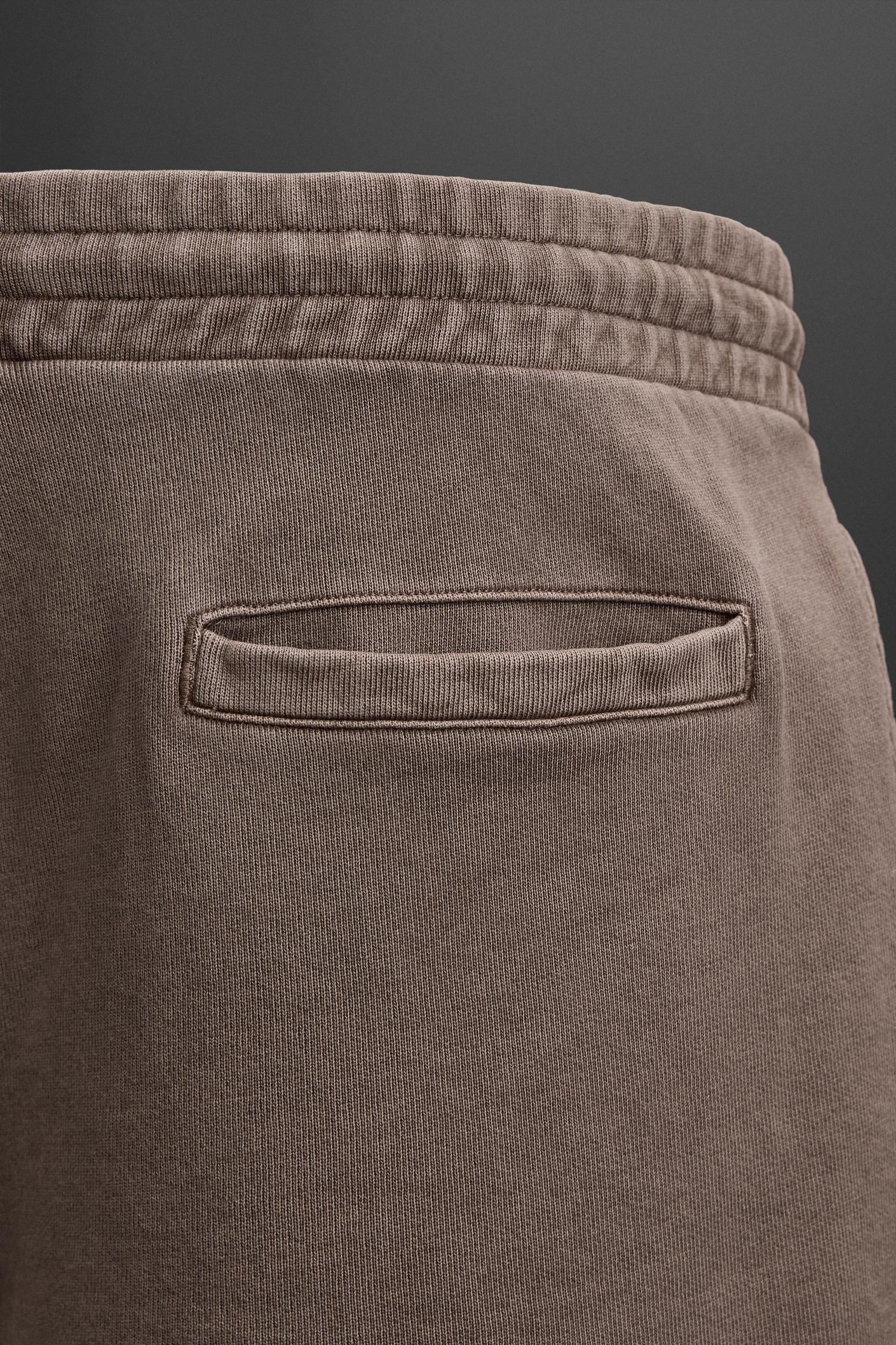 JOGGER SHORTS Product Image