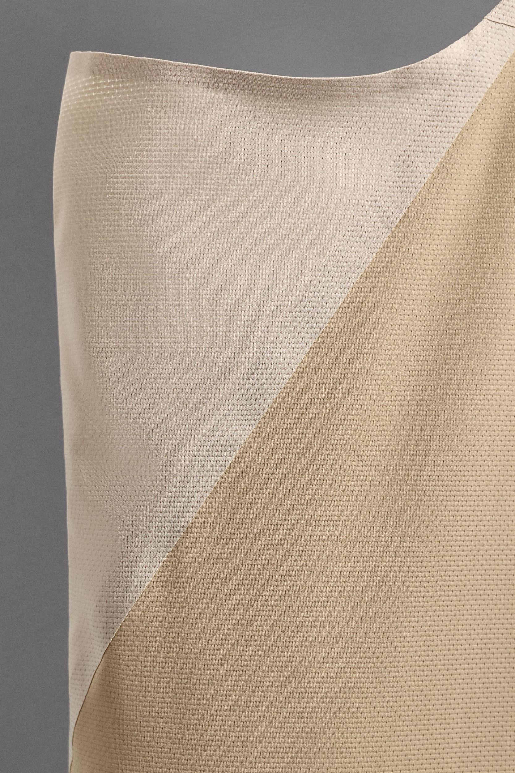 COLOR BLOCK TECHNICAL TANK TOP Product Image