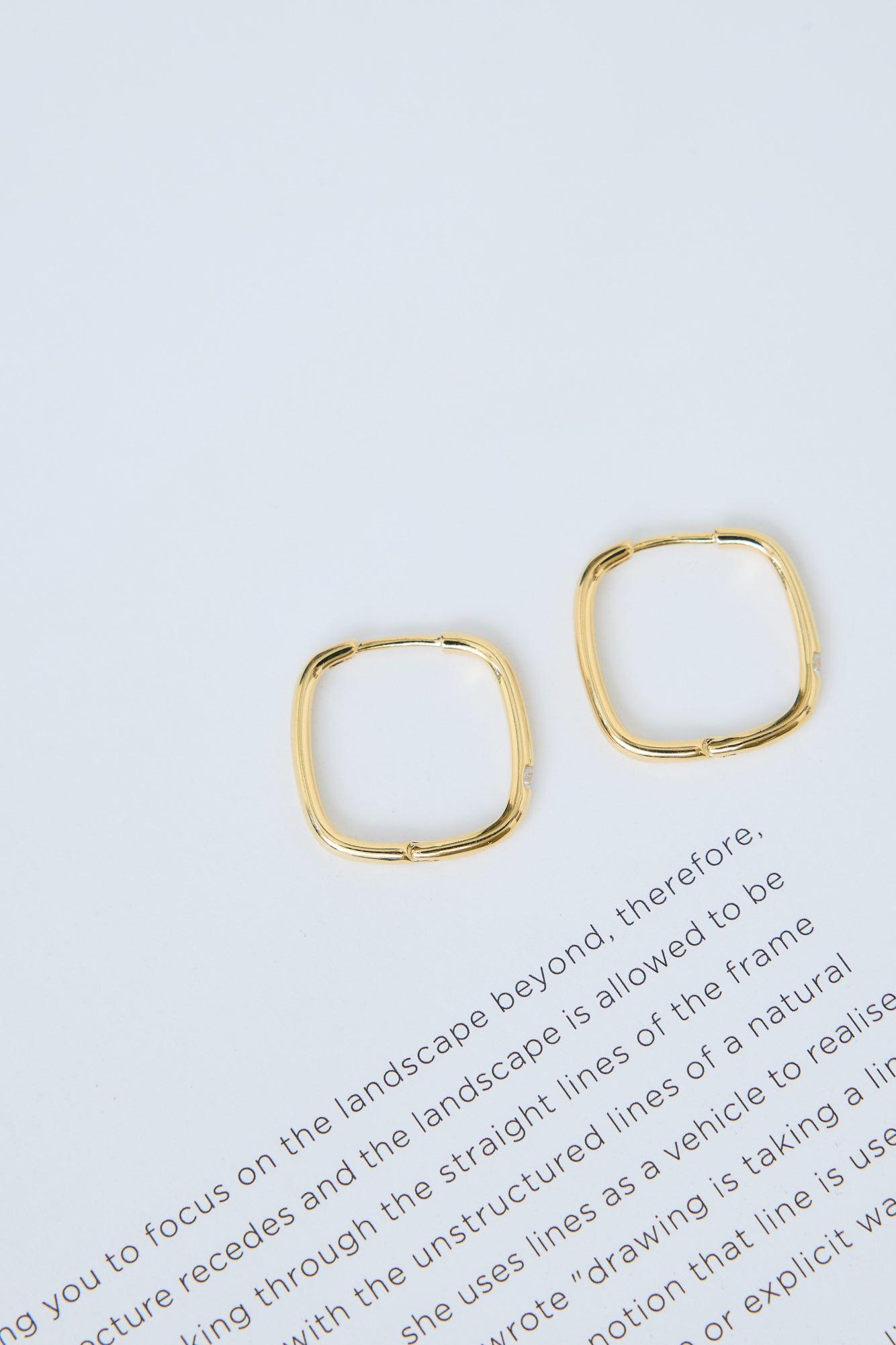 Simple Dream Earrings Gold Product Image