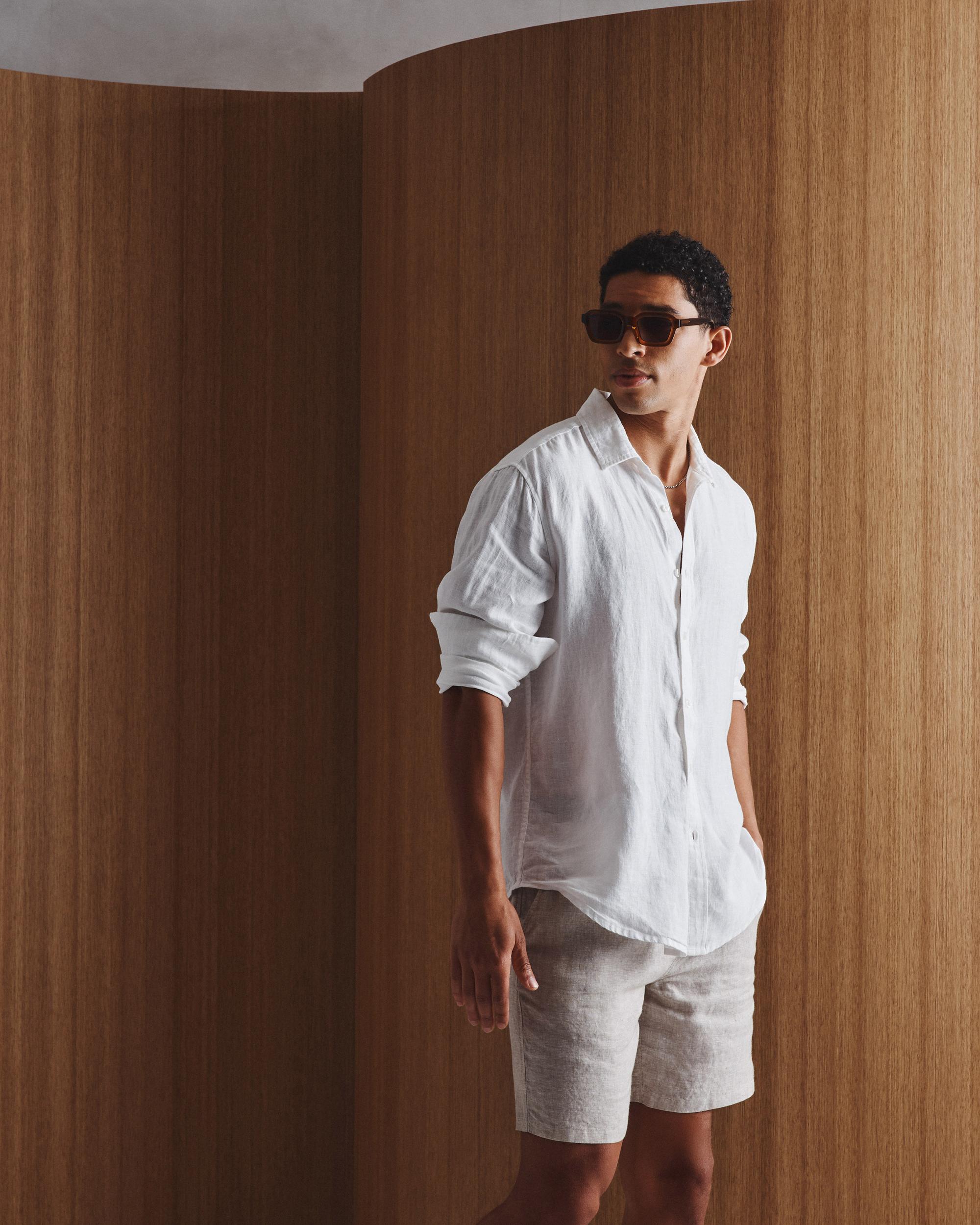 Quince | Men's 100% European Linen Drawstring Beach Shorts 7" Product Image