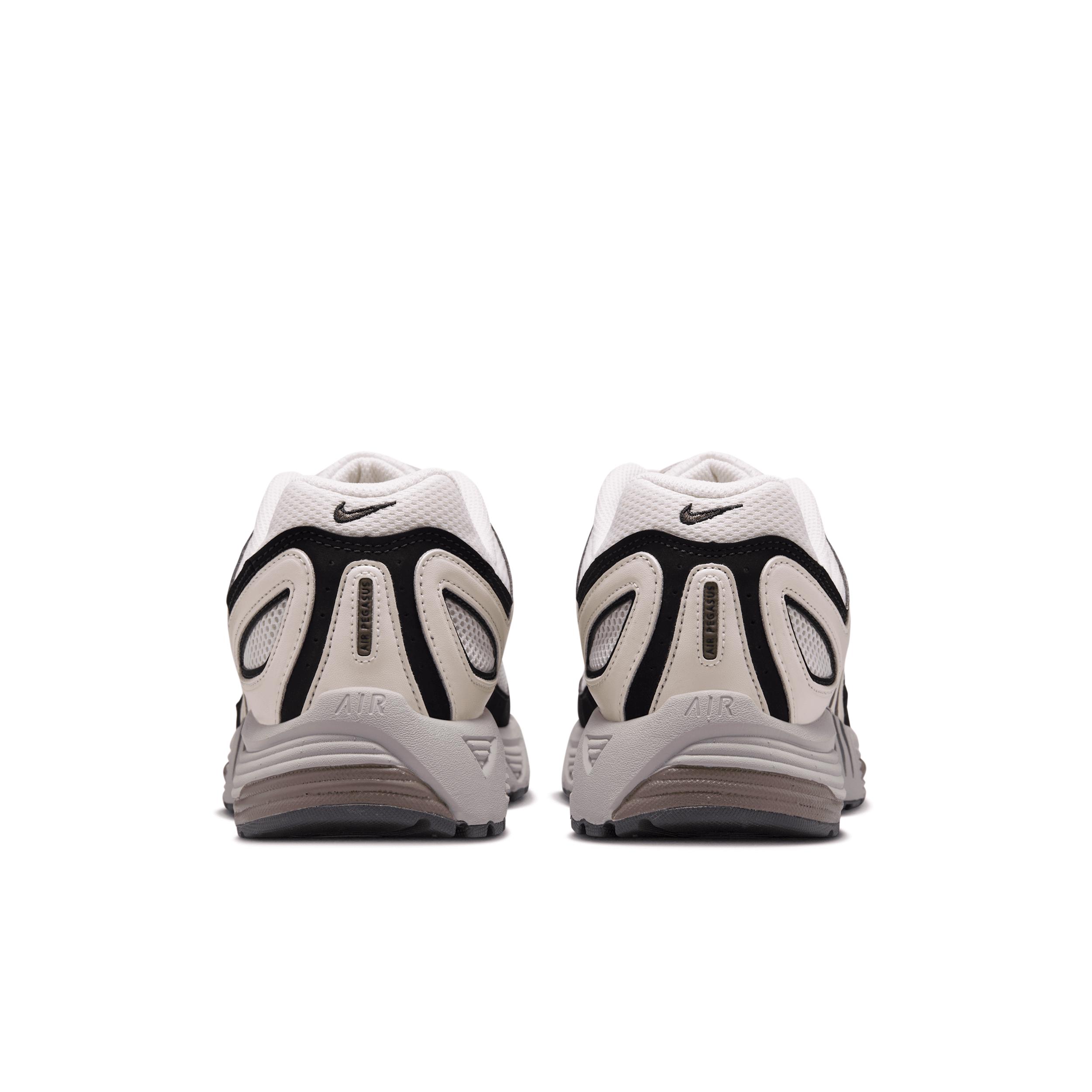 Nike Men's Air Pegasus 2005 Shoes Product Image