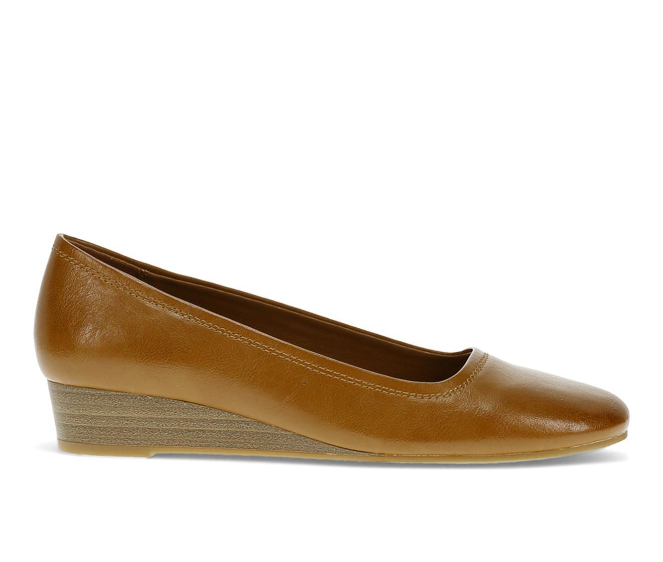 Women's Baretraps Covette Casual Flats Product Image