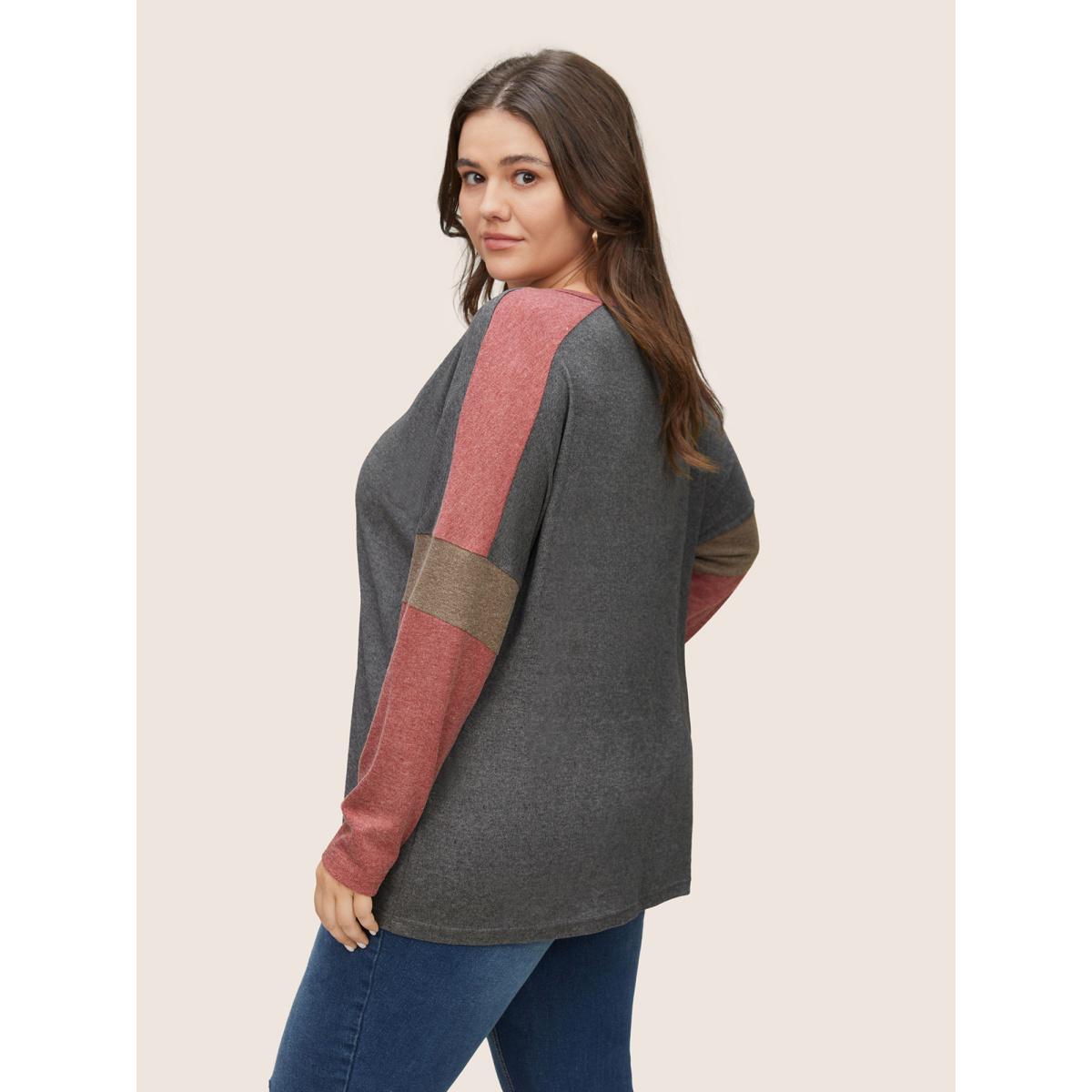 Plus Size Colorblock Patchwork Batwing Sleeve Notched T-shirt Gray Women Casual Contrast Plain Notched collar Everyday T-shirts BloomChic 28/5X Product Image