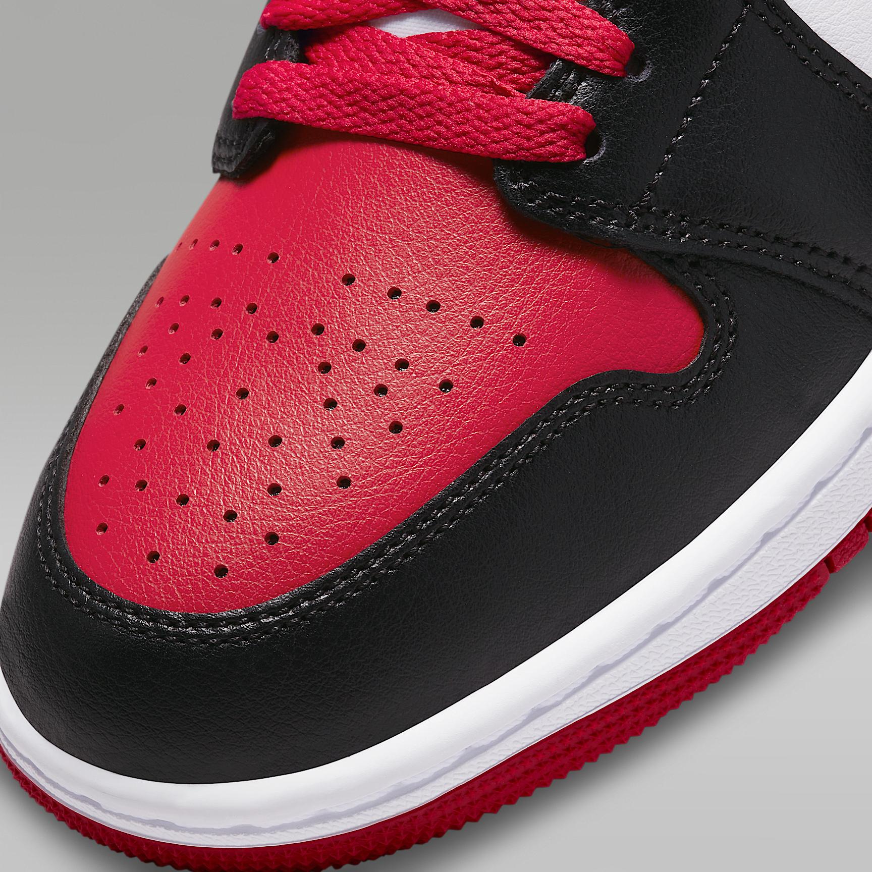 Air Jordan 1 Mid Women's Shoes Product Image