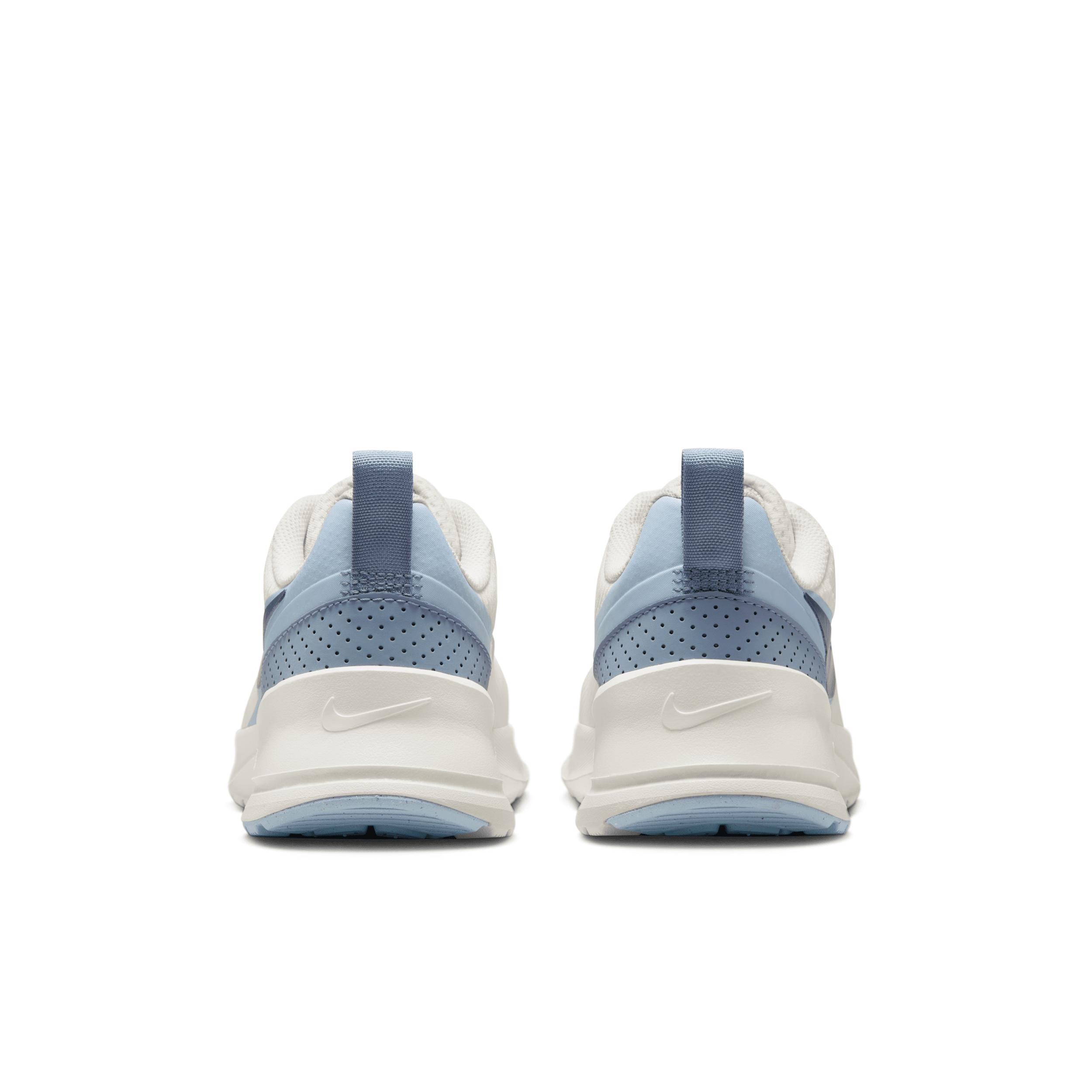 Nike Women's Air Max Nuaxis Shoes Product Image