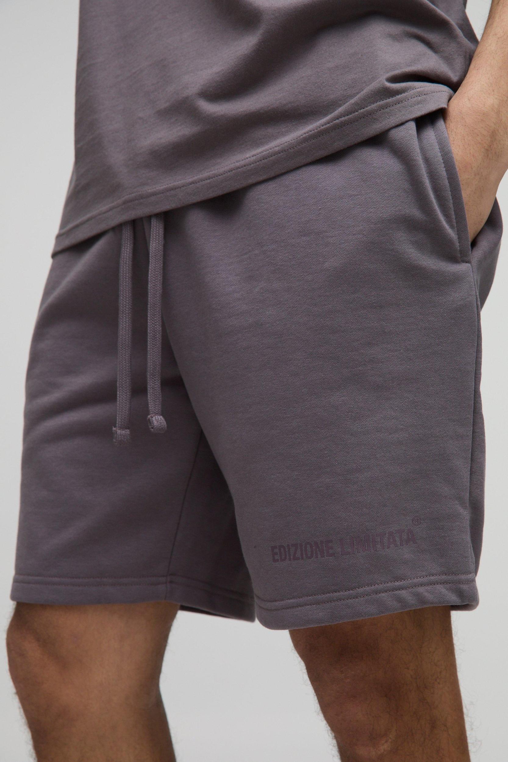 Relaxed Edizione Limitata Mid Length Heavyweight Shorts | boohooMAN USA Product Image