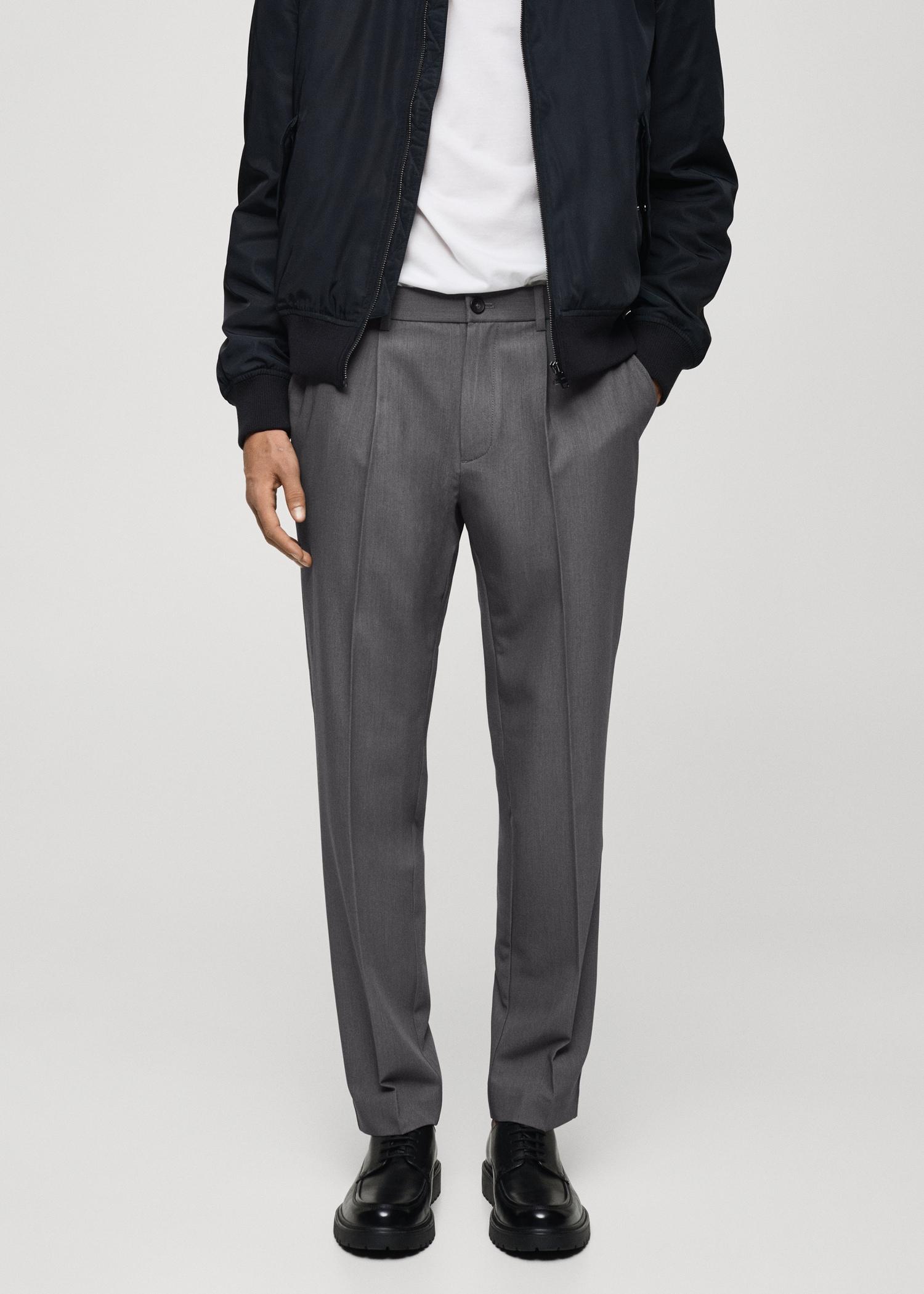 Regular-fit pleated flowy pants - Men | MANGO USA Product Image