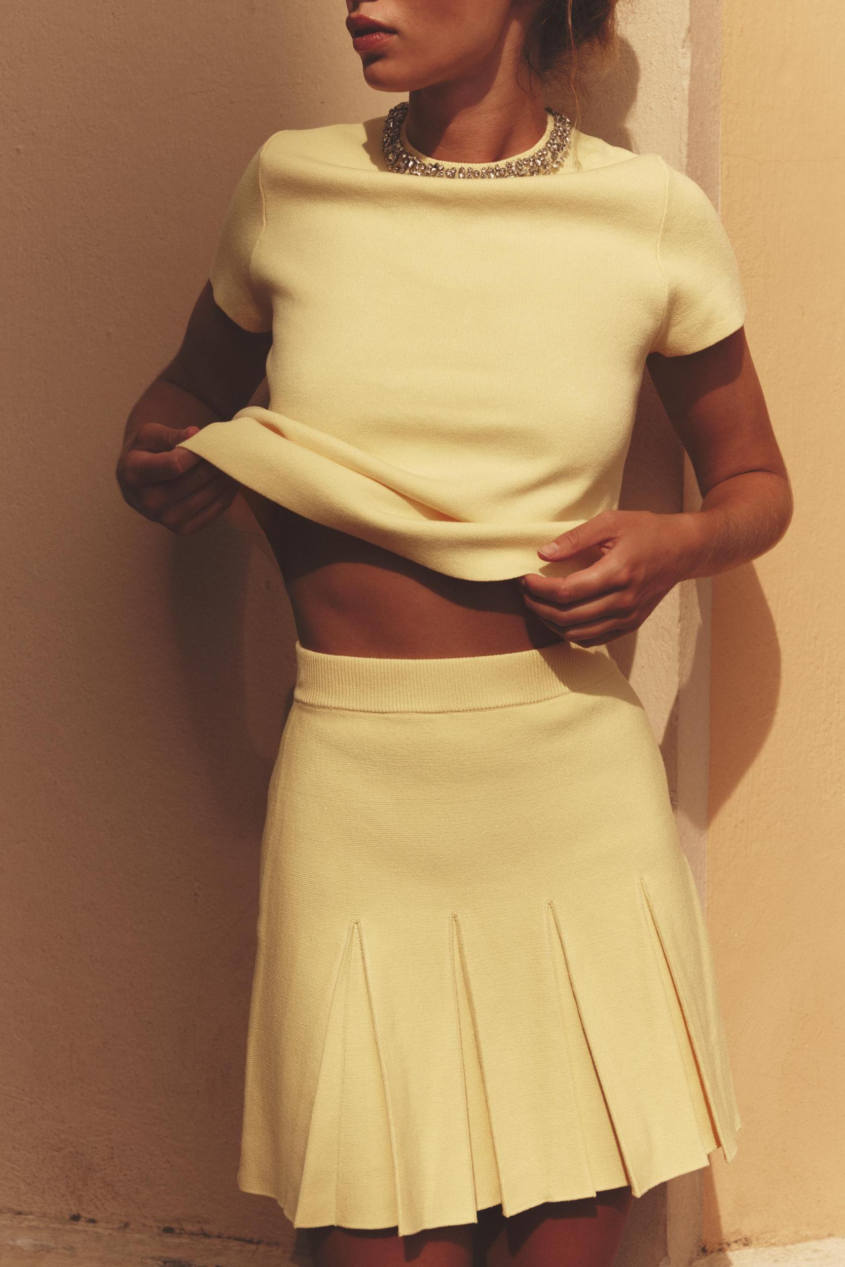 BOX PLEAT KNIT MINI SKIRT Product Image