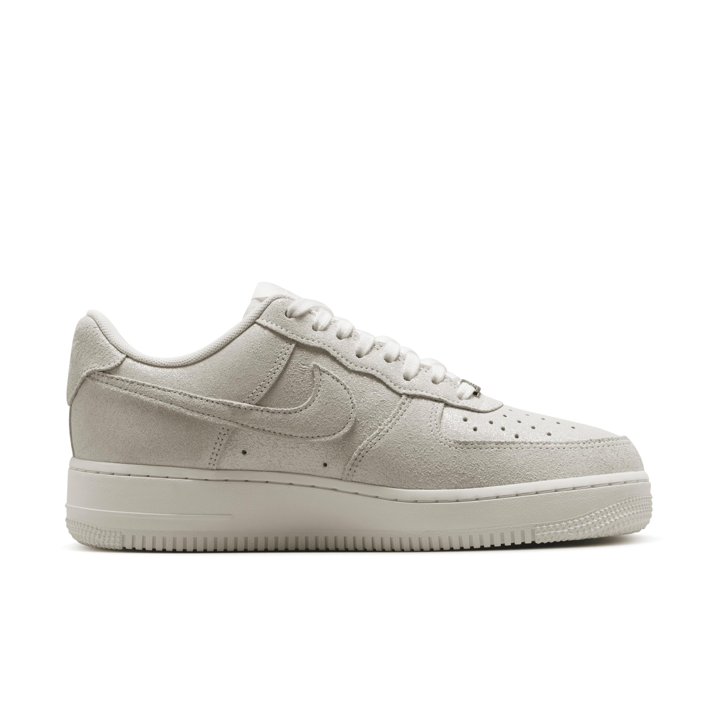 Nike Womens Air Force 1 07 SE Shoes | HQ3499-100 Product Image