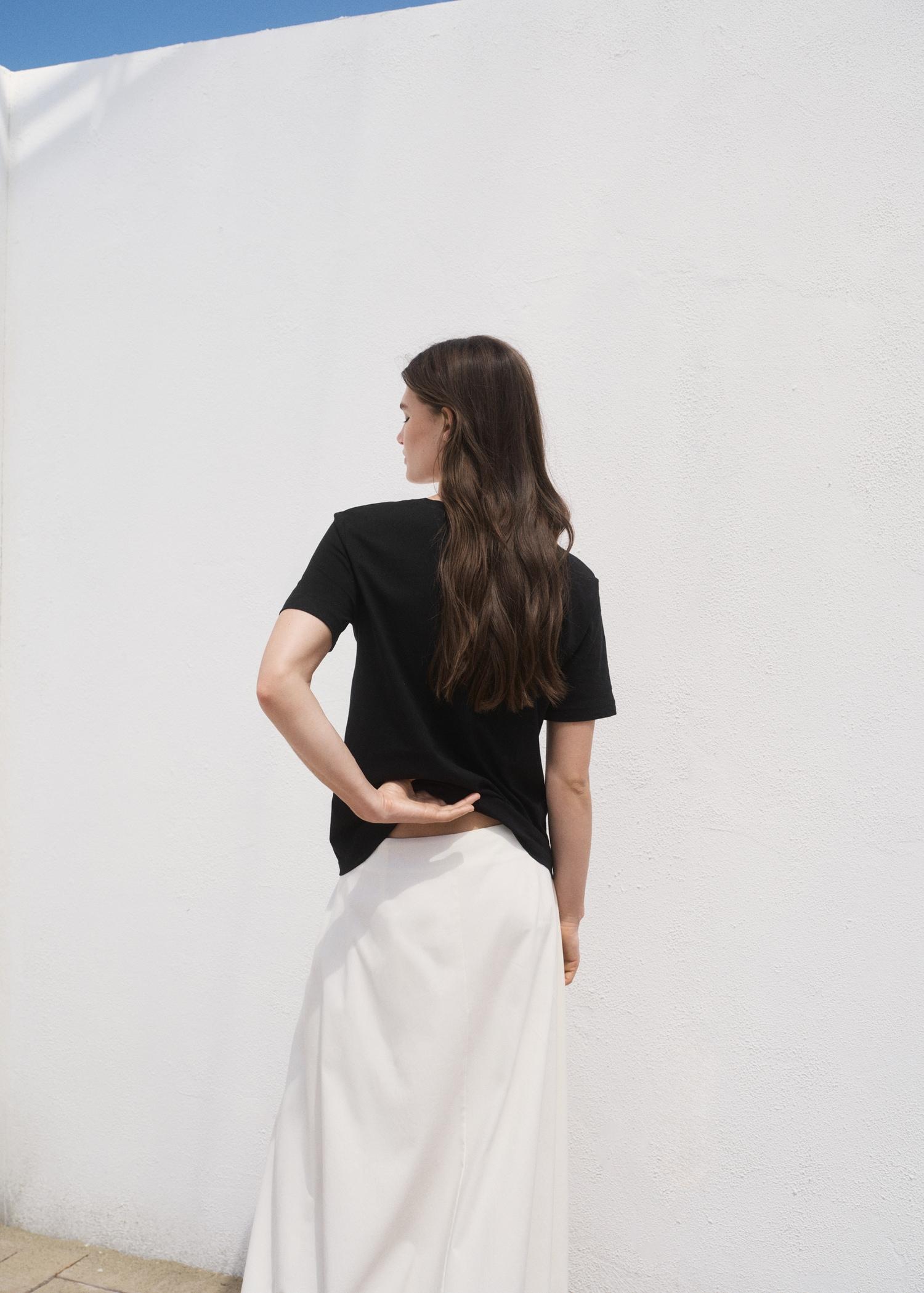 V-neck cotton T-shirt - Women | MANGO USA Product Image