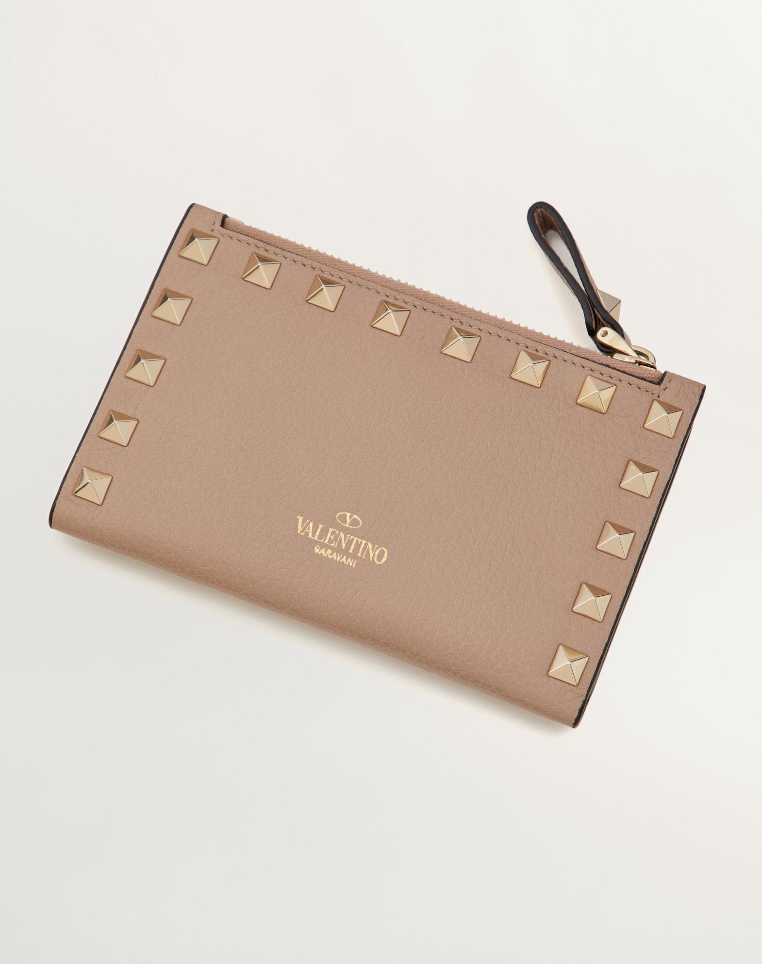 Rockstud Grainy Calfskin Cardholder With Zipper Product Image