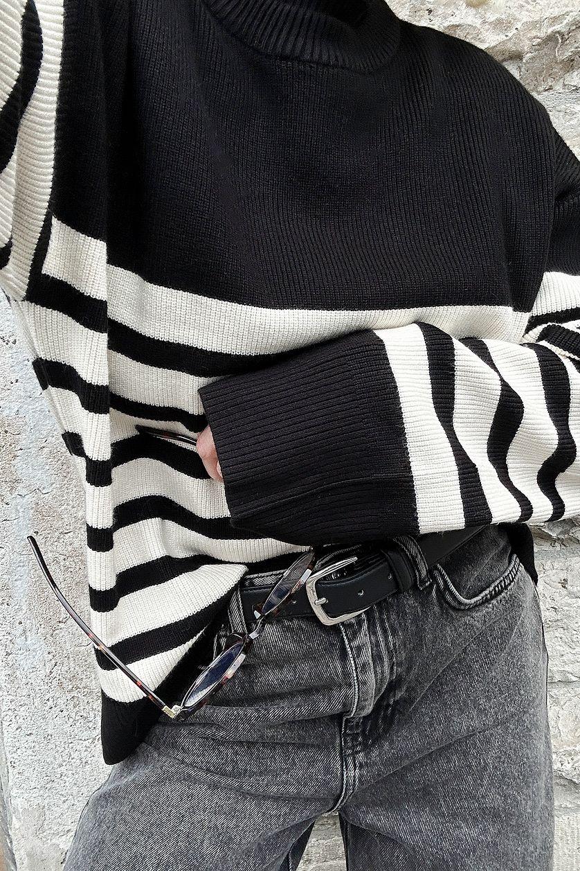 Round Neck Striped Knitted Sweater Product Image