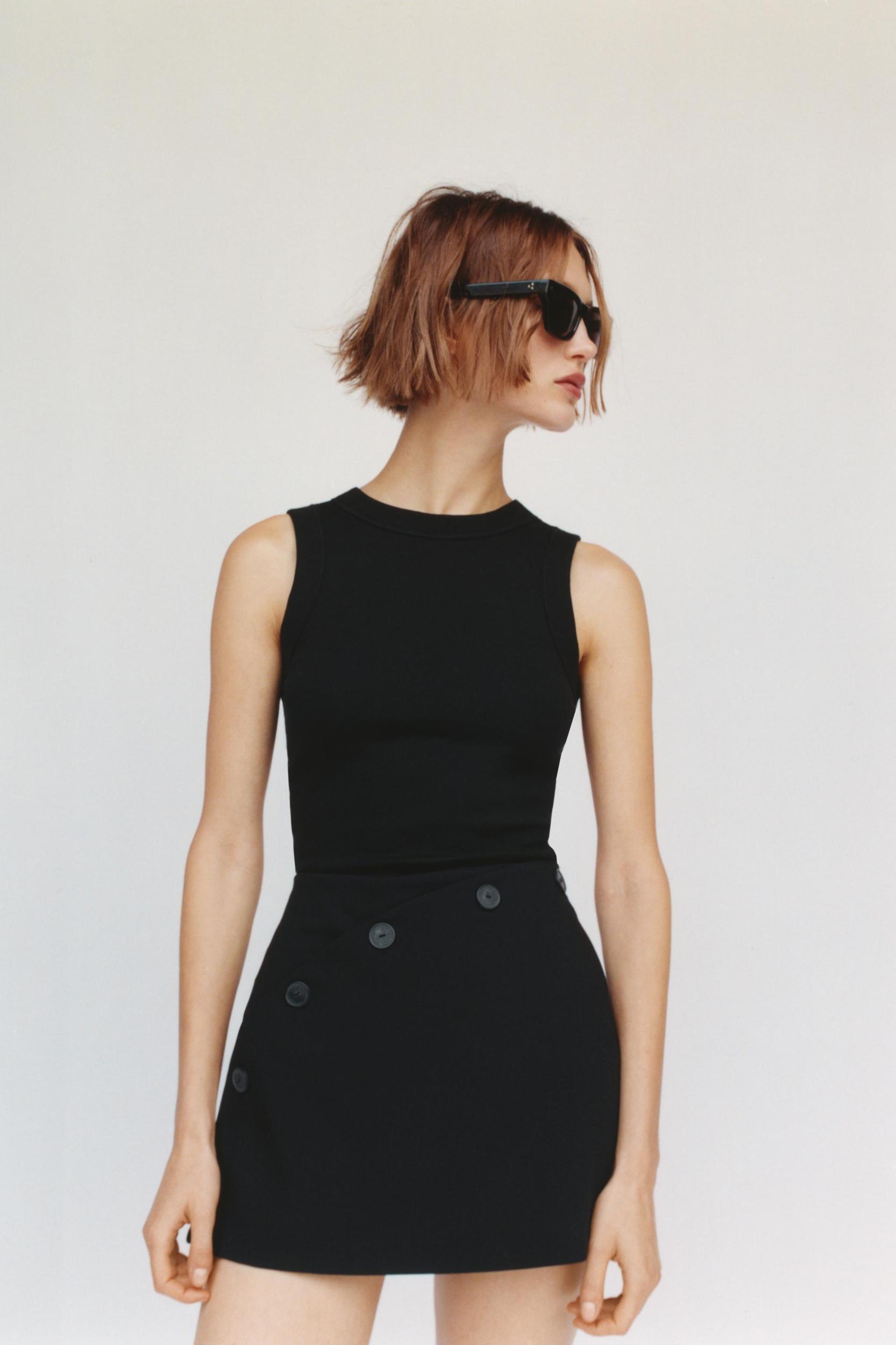 SPLIT SKIRT WITH BUTTONS Product Image