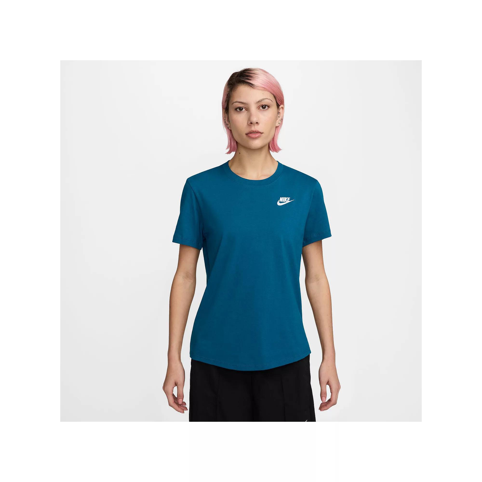 Women's Nike Sportswear Club Essentials Tee,  Product Image