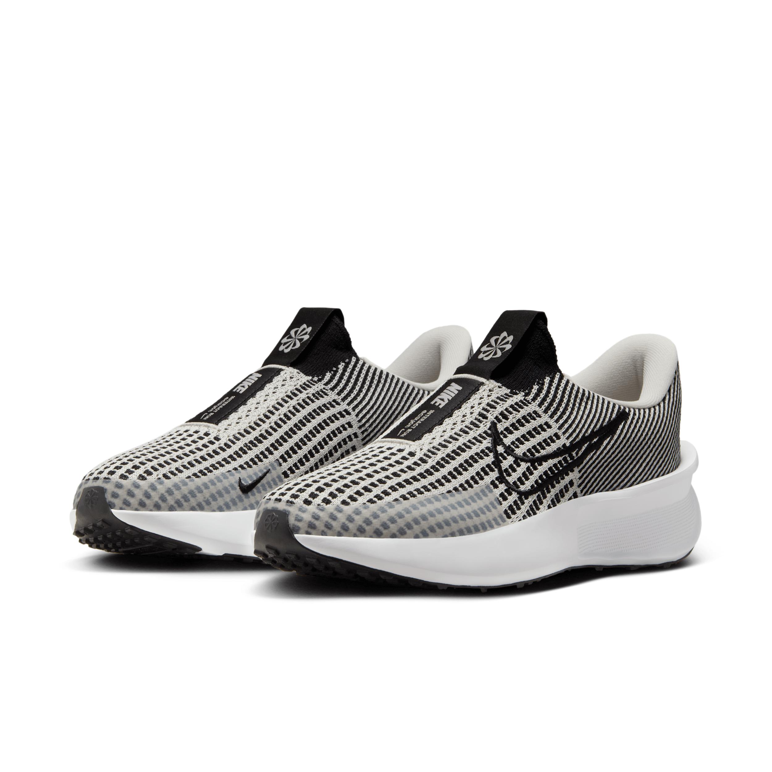 Nike Women's Interact Run EasyOn Road Running Shoes Product Image