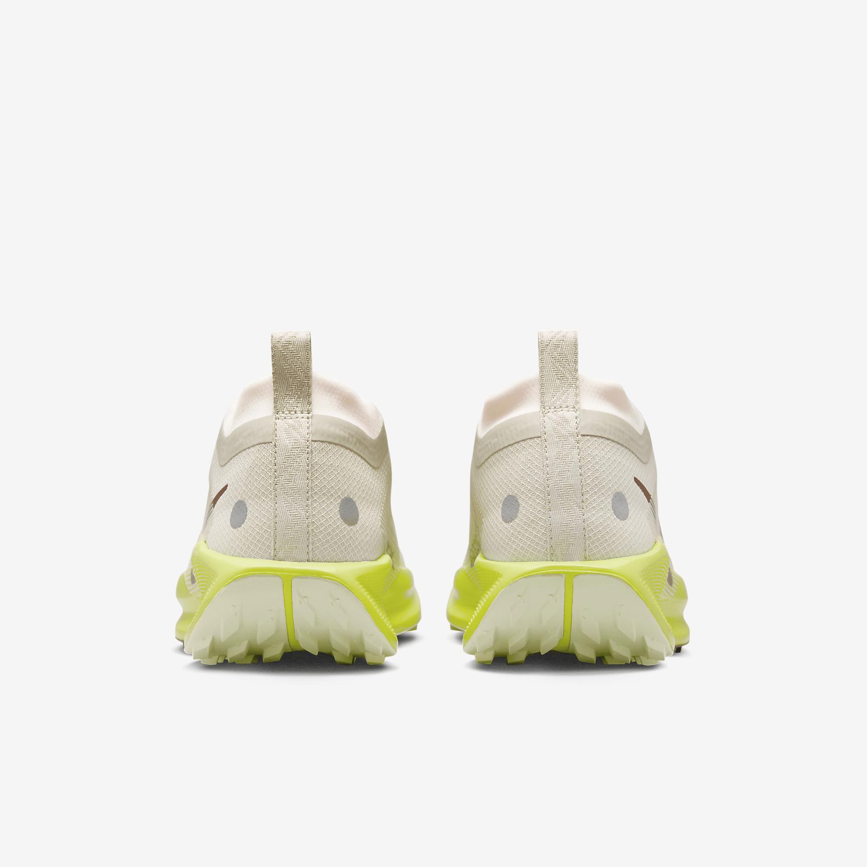 Nike Pegasus Trail 5 GORE-TEX Women's Waterproof Trail Running Shoes Product Image