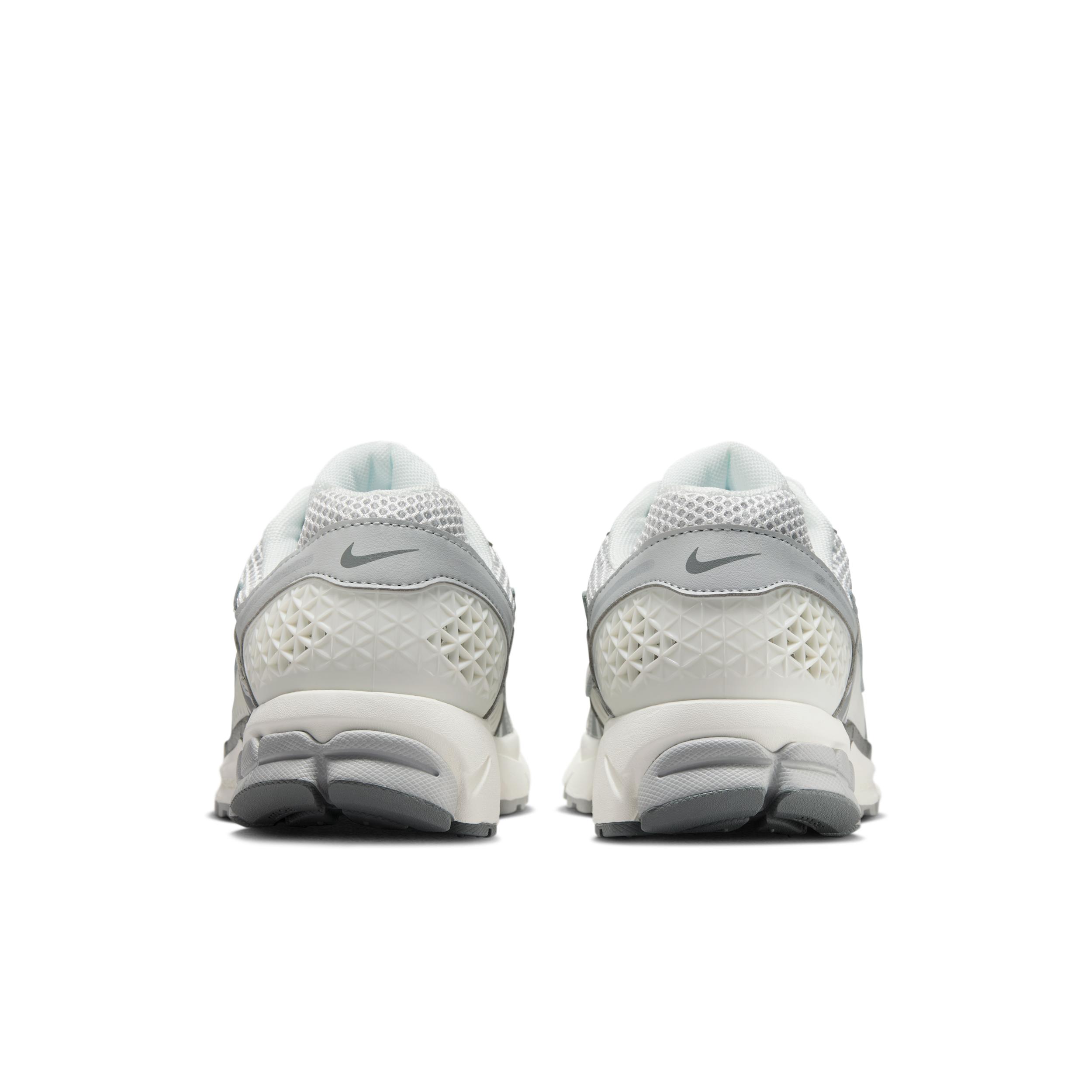 Nike Mens Zoom Vomero Shoes | IM2219-121 Product Image