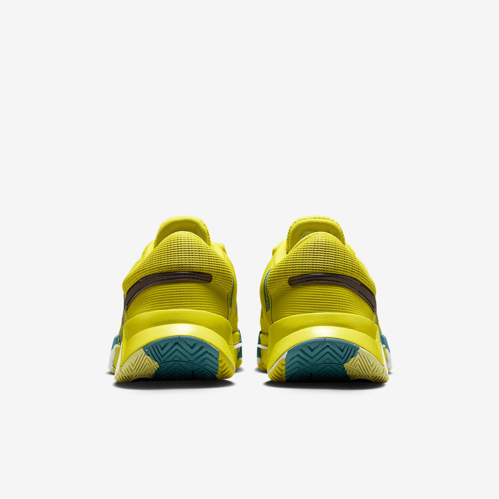 Nike Men's GP Challenge 1 Premium Hard Court Tennis Shoes Product Image