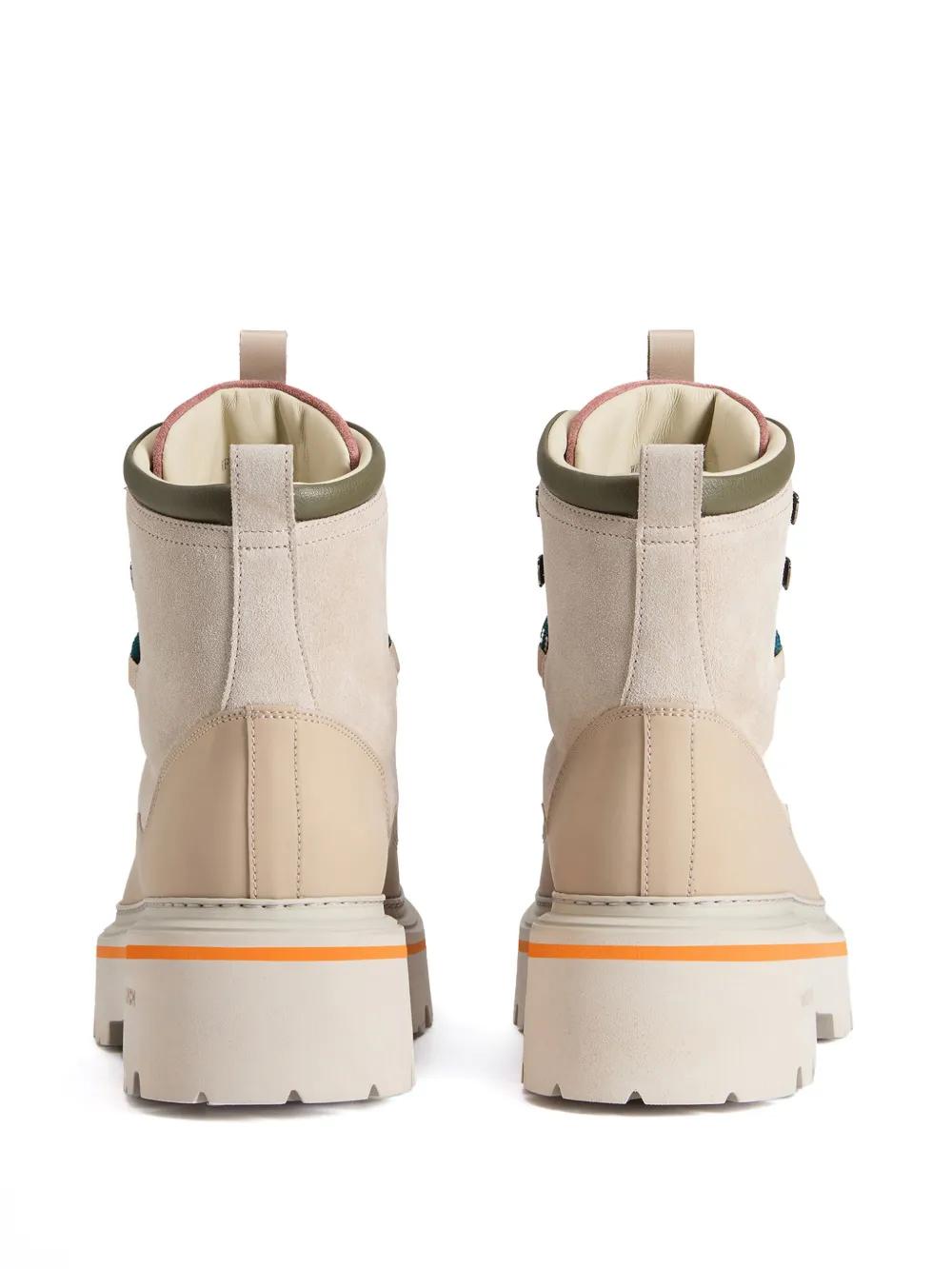 Trekker boots Product Image