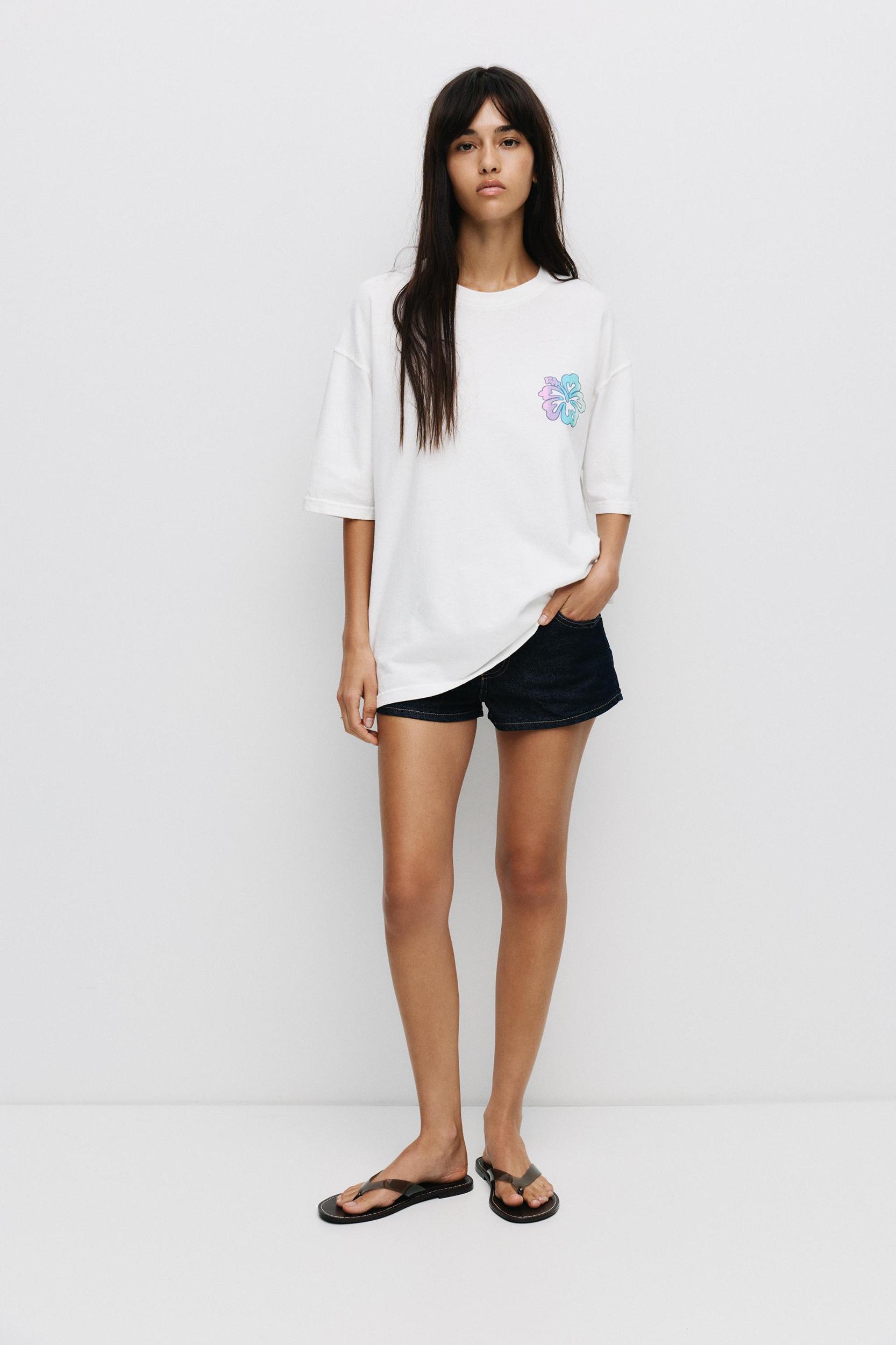 Hibiscus flower T-shirt Product Image