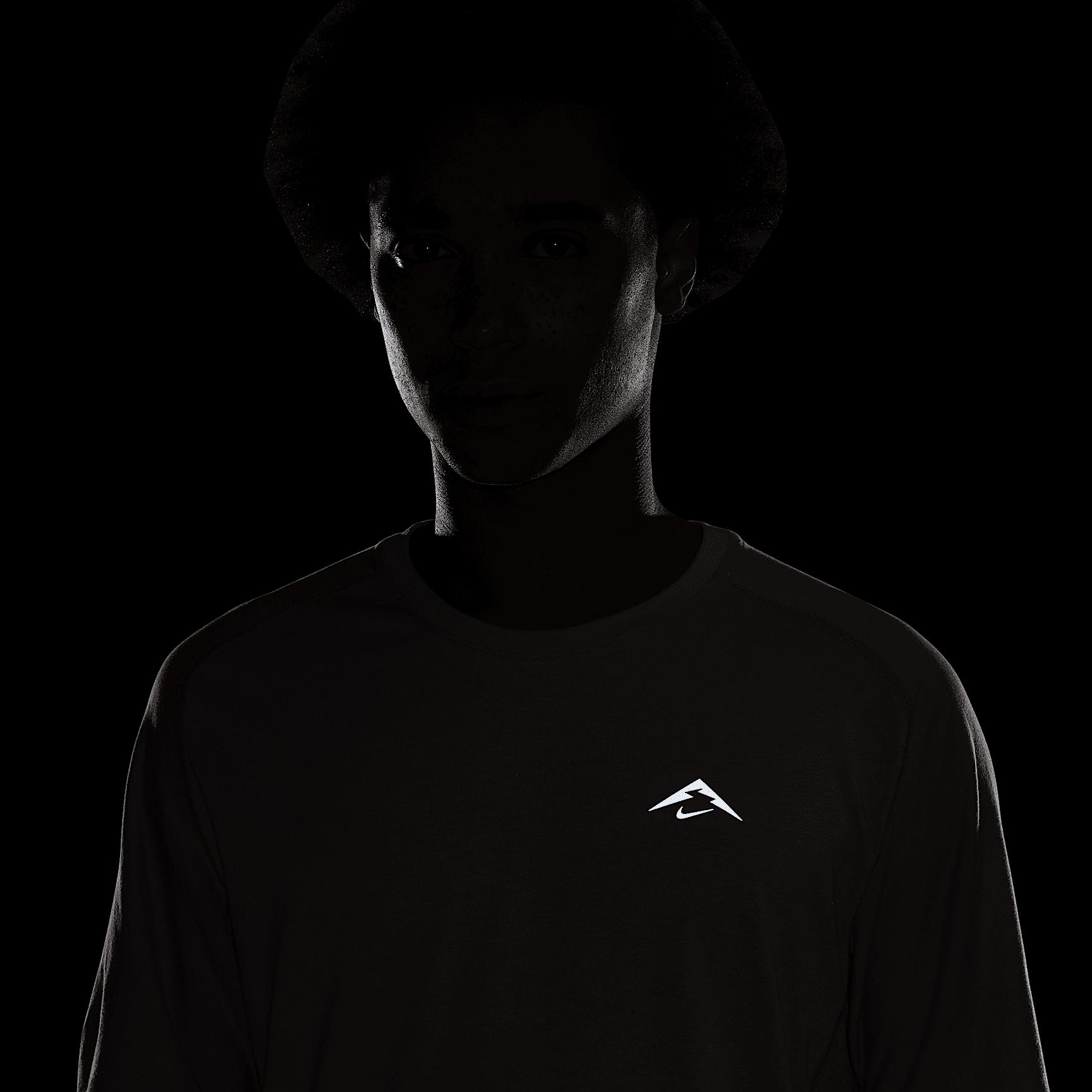 Nike Men's Solar Chase Dri-FIT ADV Short-Sleeve Running Top Product Image