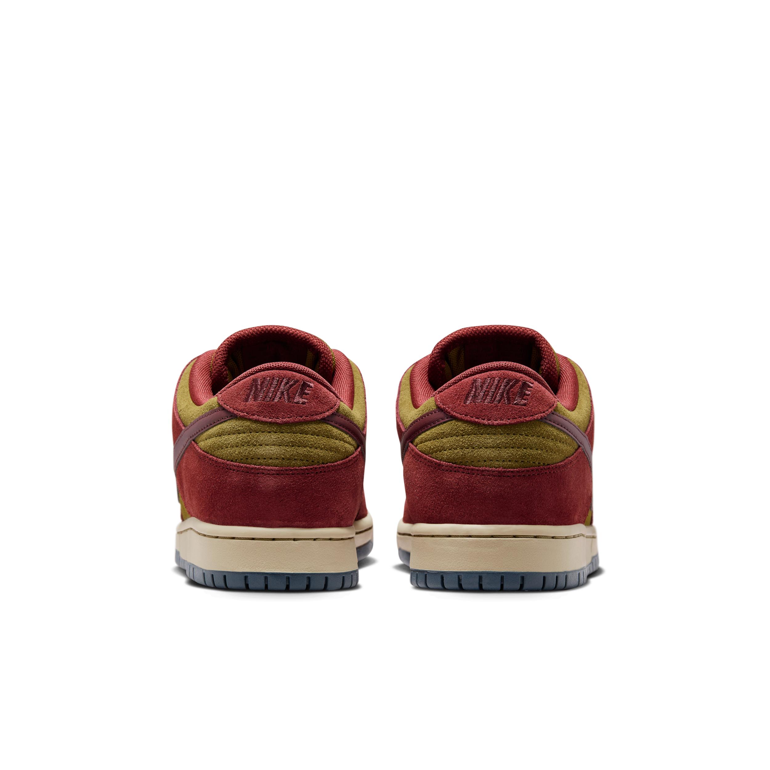 Men's Nike SB Dunk Low Pro Skate Shoes Product Image