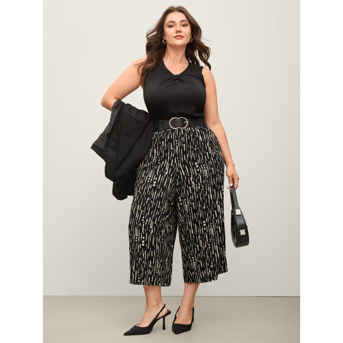 Plus Size Geometric Pattern Cropped Wide-Leg Pants Women Black Loose Mid Rise Work Pants BloomChic 22-24/3X Product Image