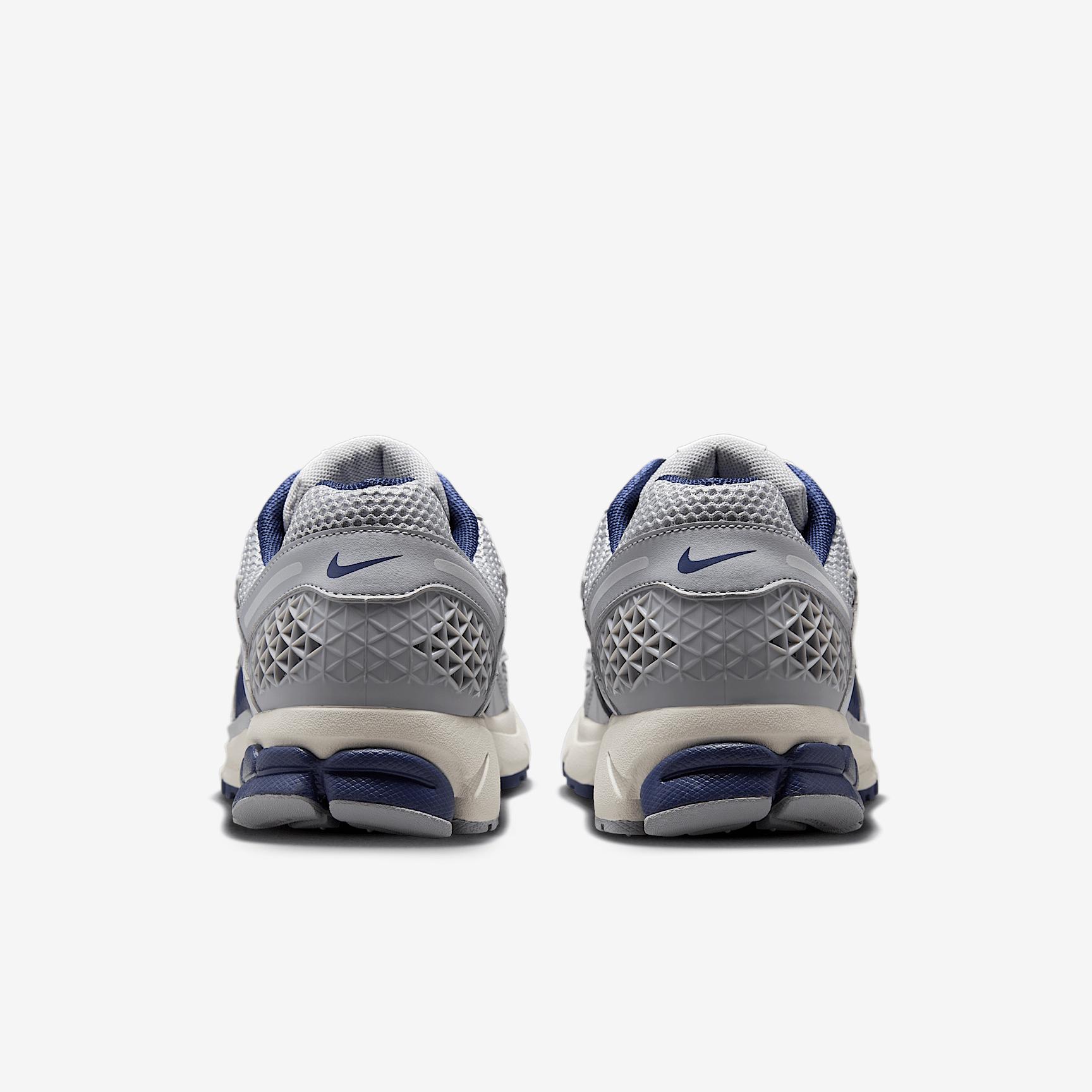 Nike Mens Zoom Vomero 5 Shoes | IB4004-701 Product Image